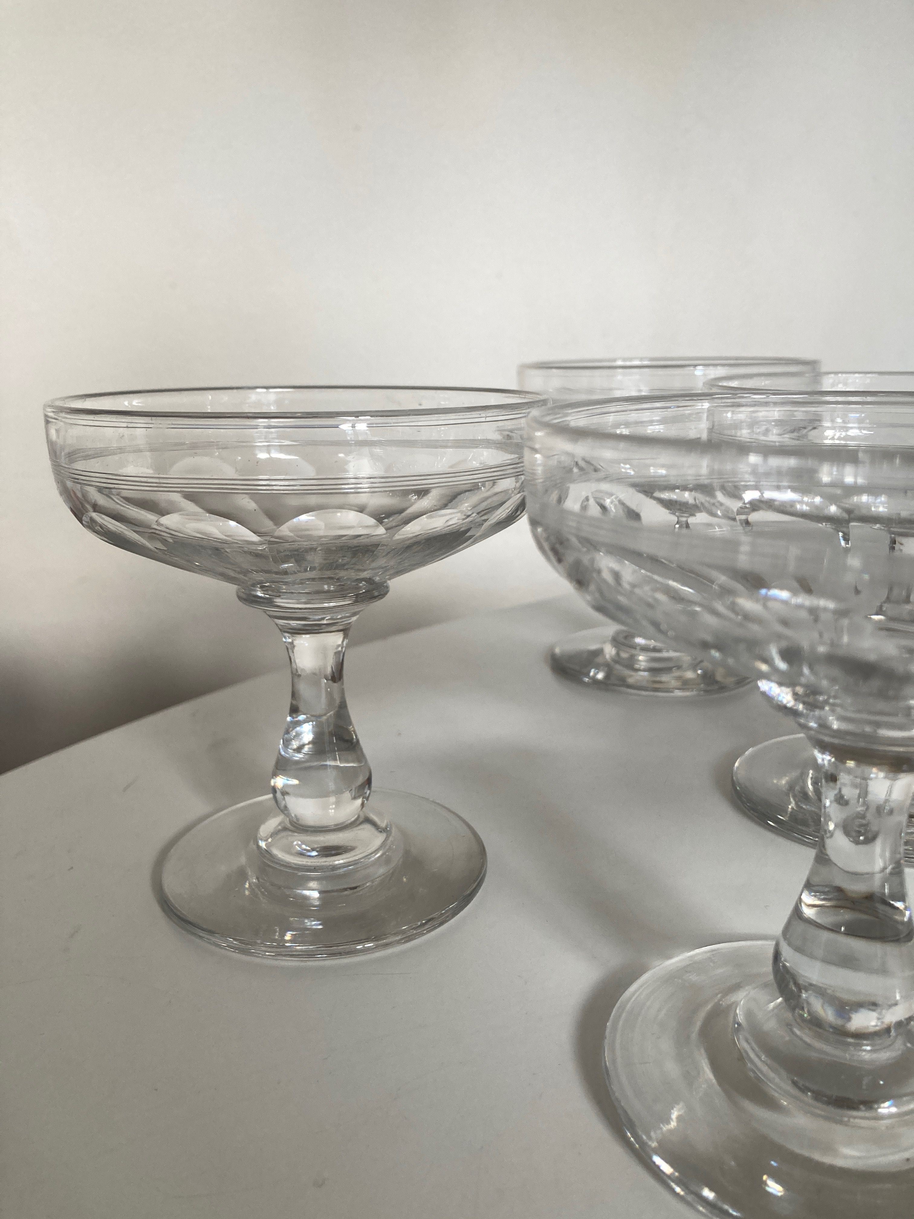 Set of 10 glasses of champagne 1870 in crystal ringing with flat ribs