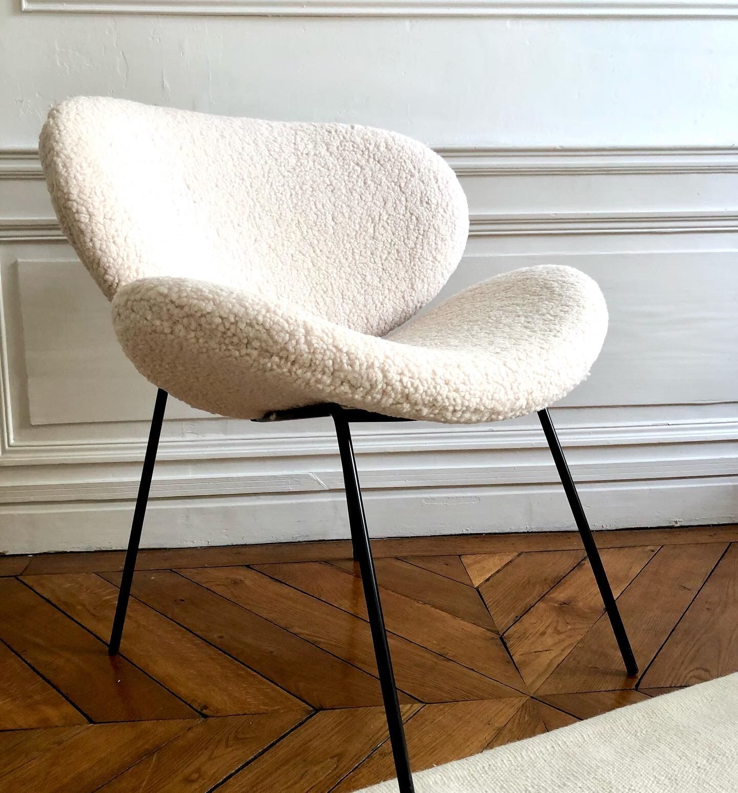 Contemporary design armchair in sheepskin