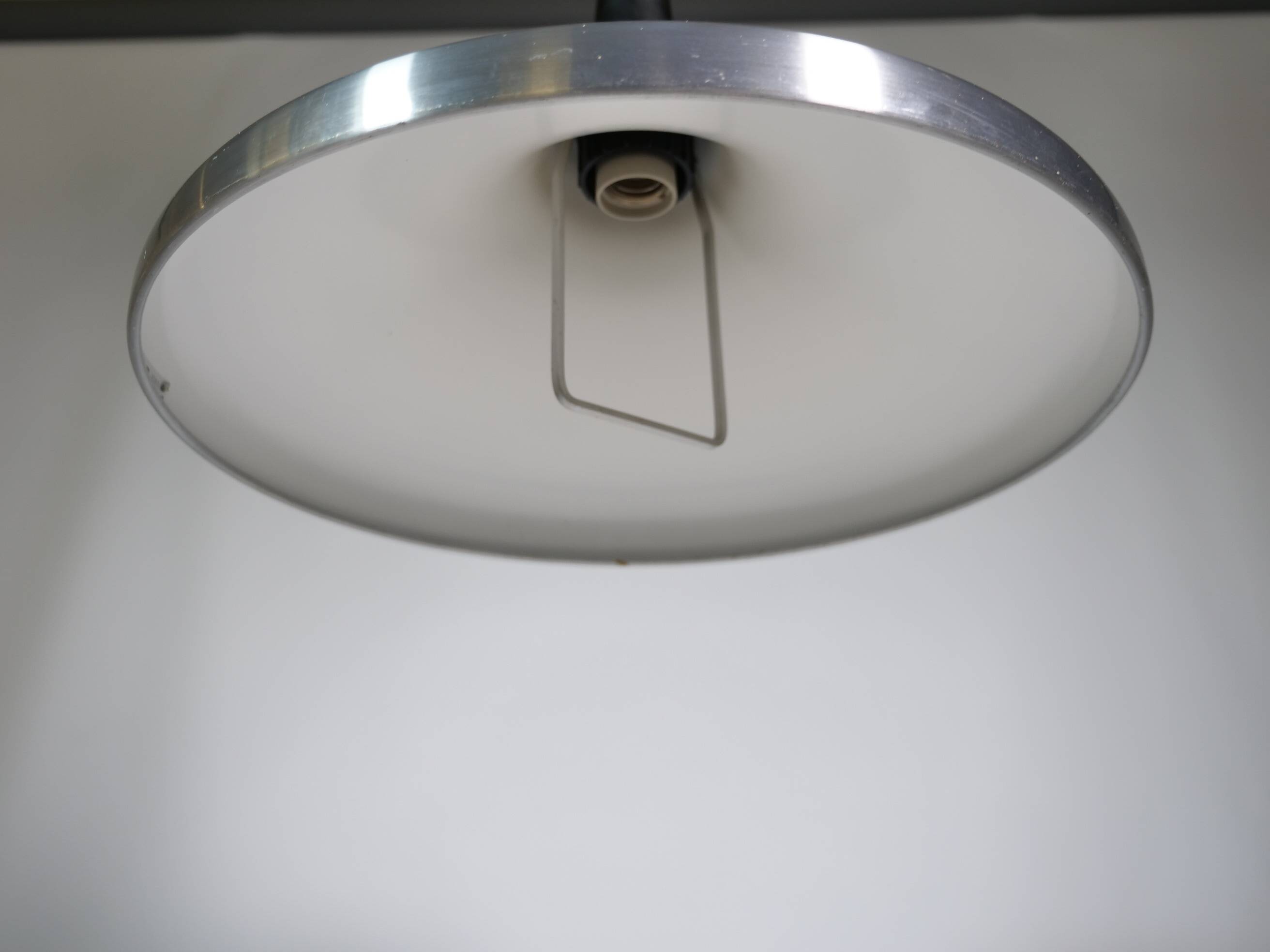 Suspension chromée au design futuriste, par Erco, Allemagne, années 1960