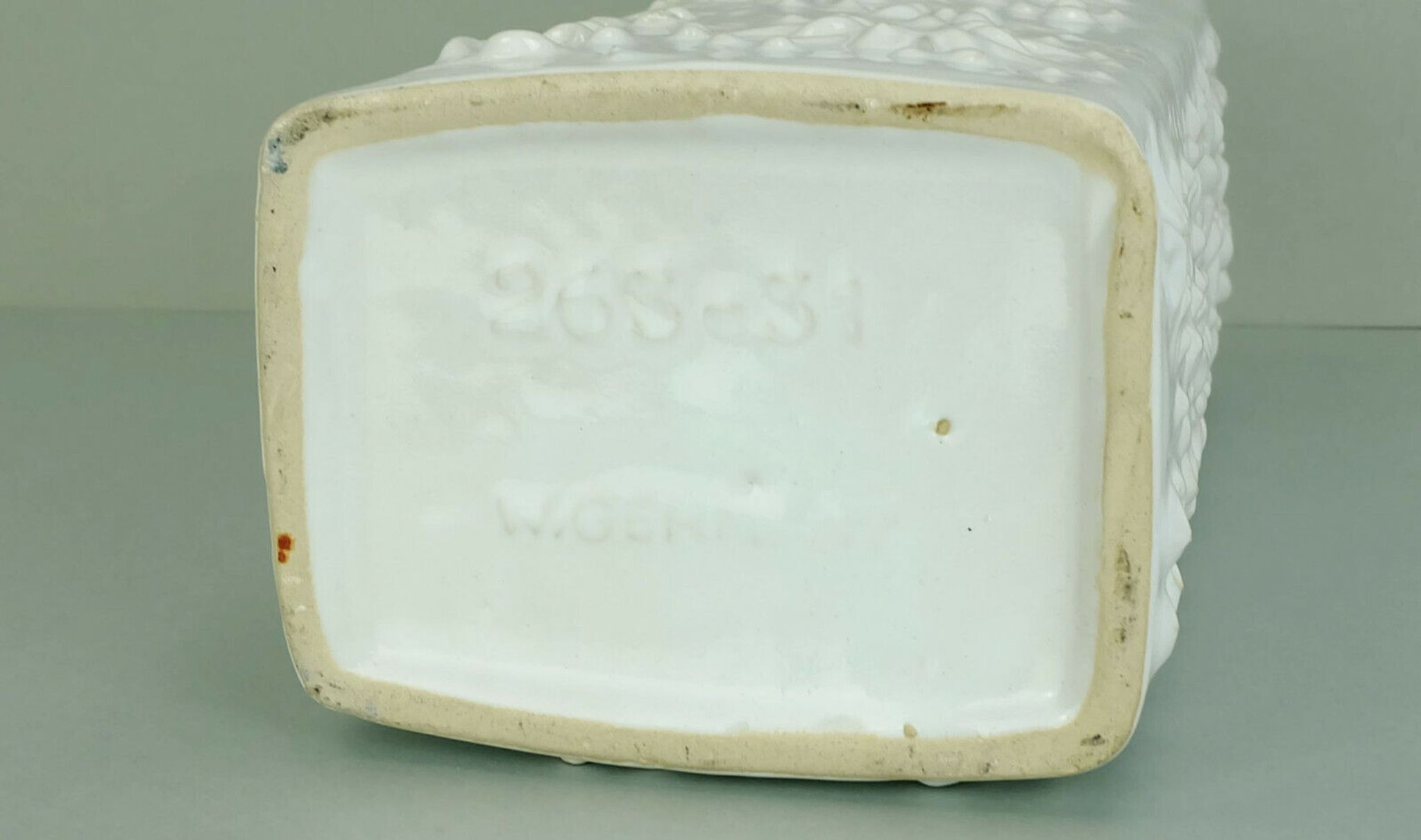 Vase vintage allemand de l'Ouest Scheurich Kosmos, émaillé blanc, motif sputnik modèle 263-31.