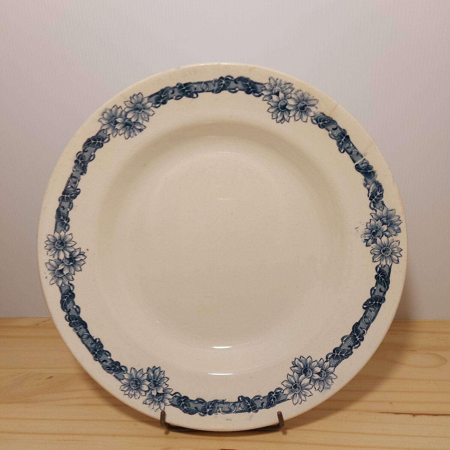 Round dish Longchamp model Denise