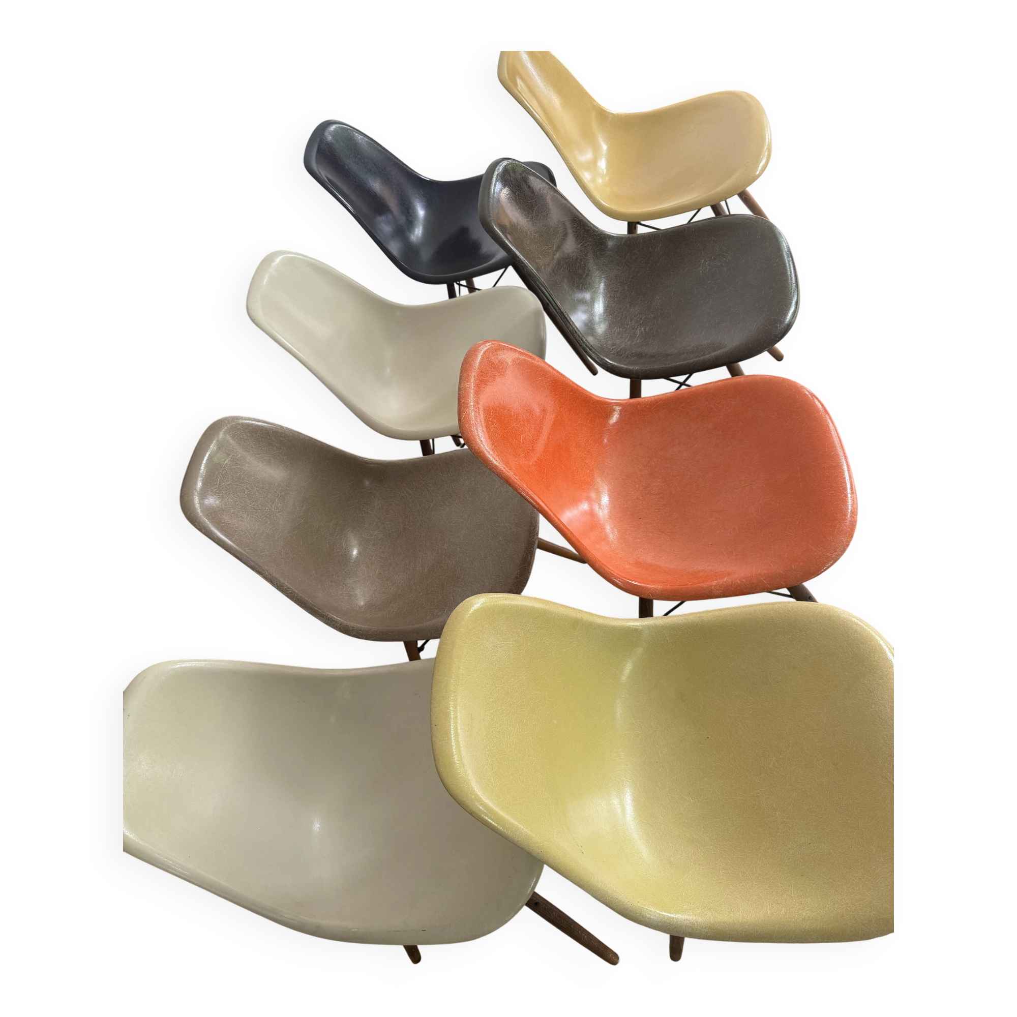 8 chaises Eames par Herman Miller