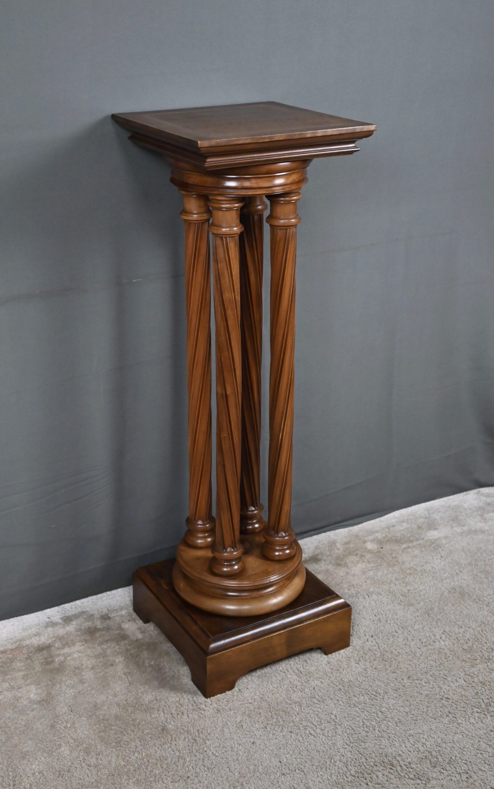 Swivelling stool in walnut, neo-Gothic style – 1900