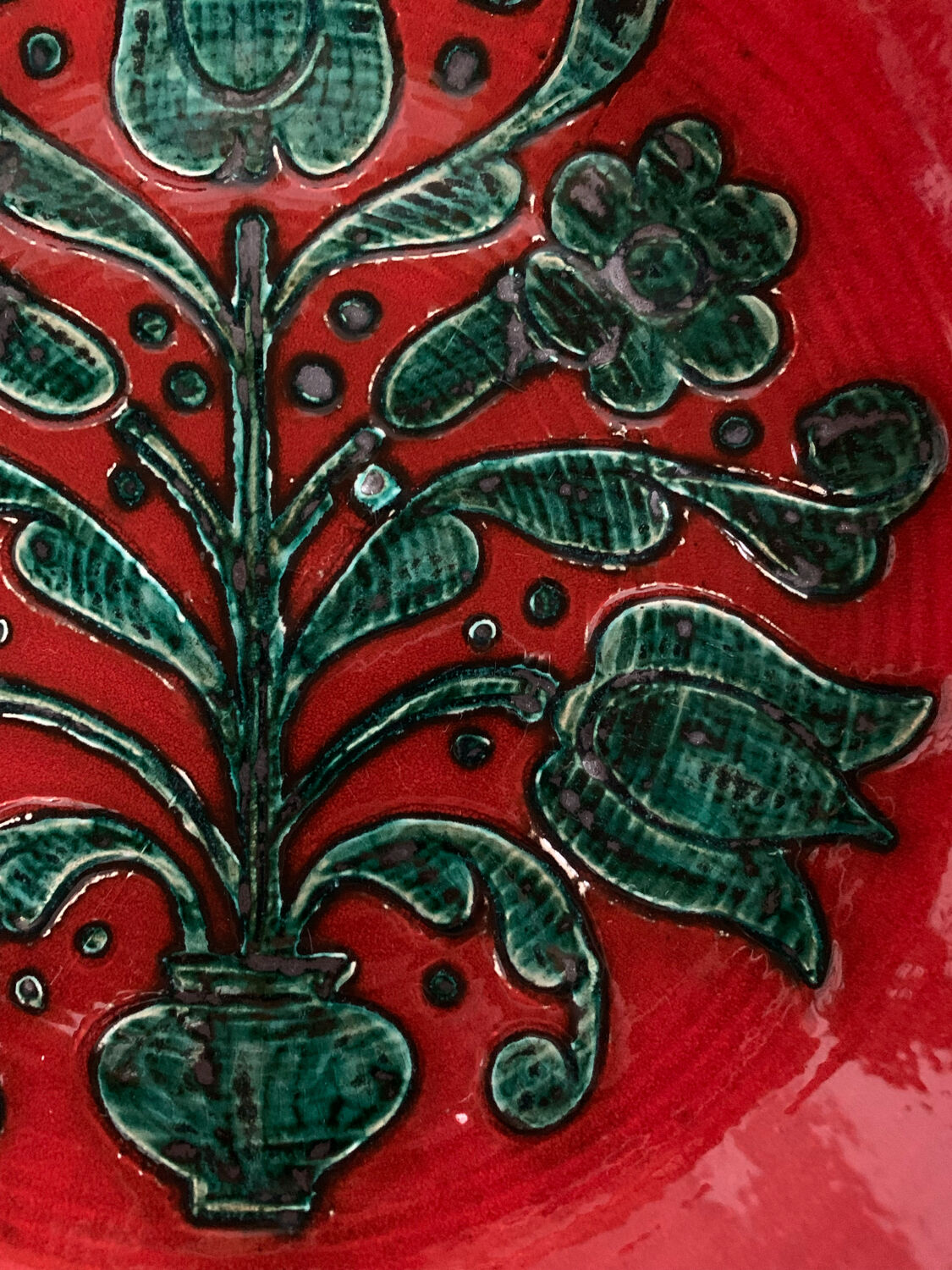 Ceramic decorative plate
