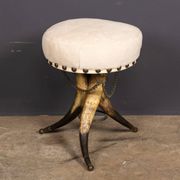 Tabouret en corne de vache victorien du 19e siècle vers 1890