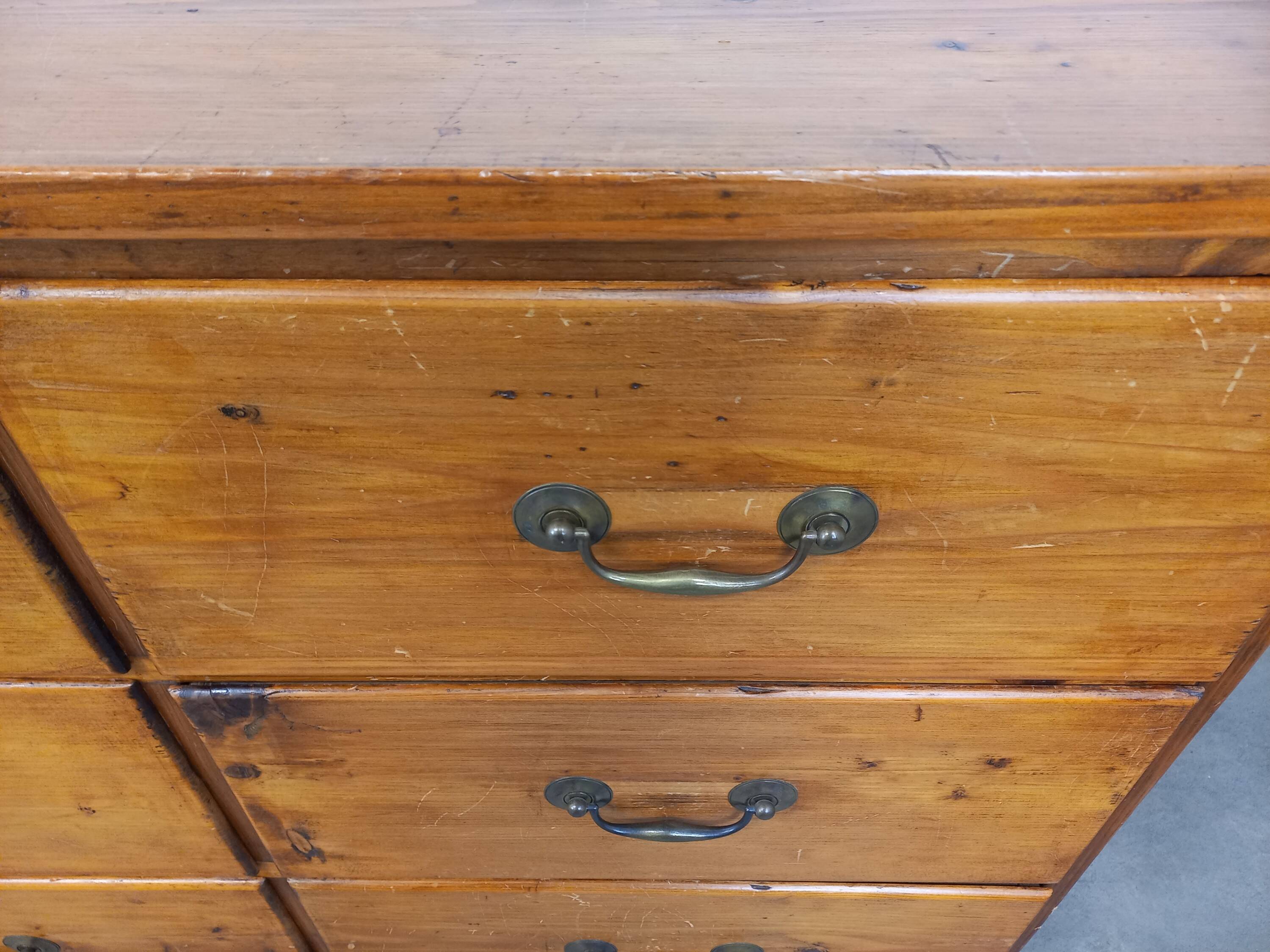 Meuble de métier à tiroirs