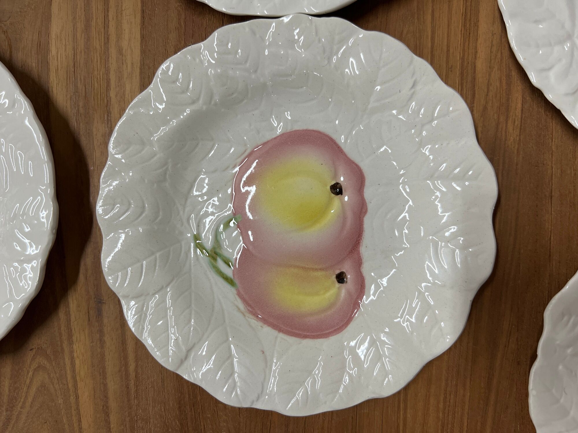 Set of 10 plates decorated with Sarreguemines porcelain fruit