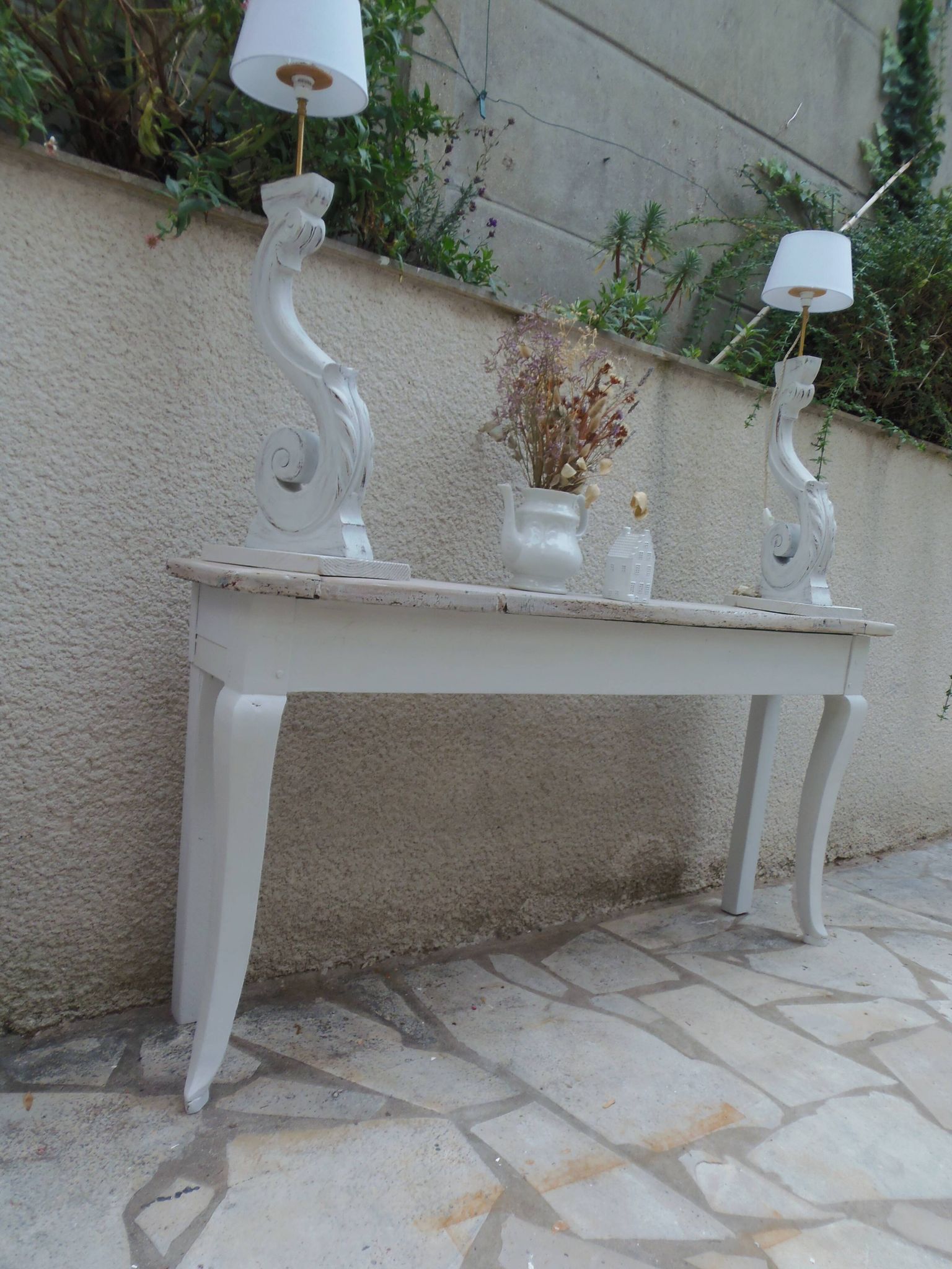 Console with a cotton grey patinated base, top in bleached walnut.