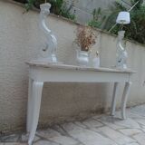 Console au piètement patiné gris coton, plateau en noyer blanchi.