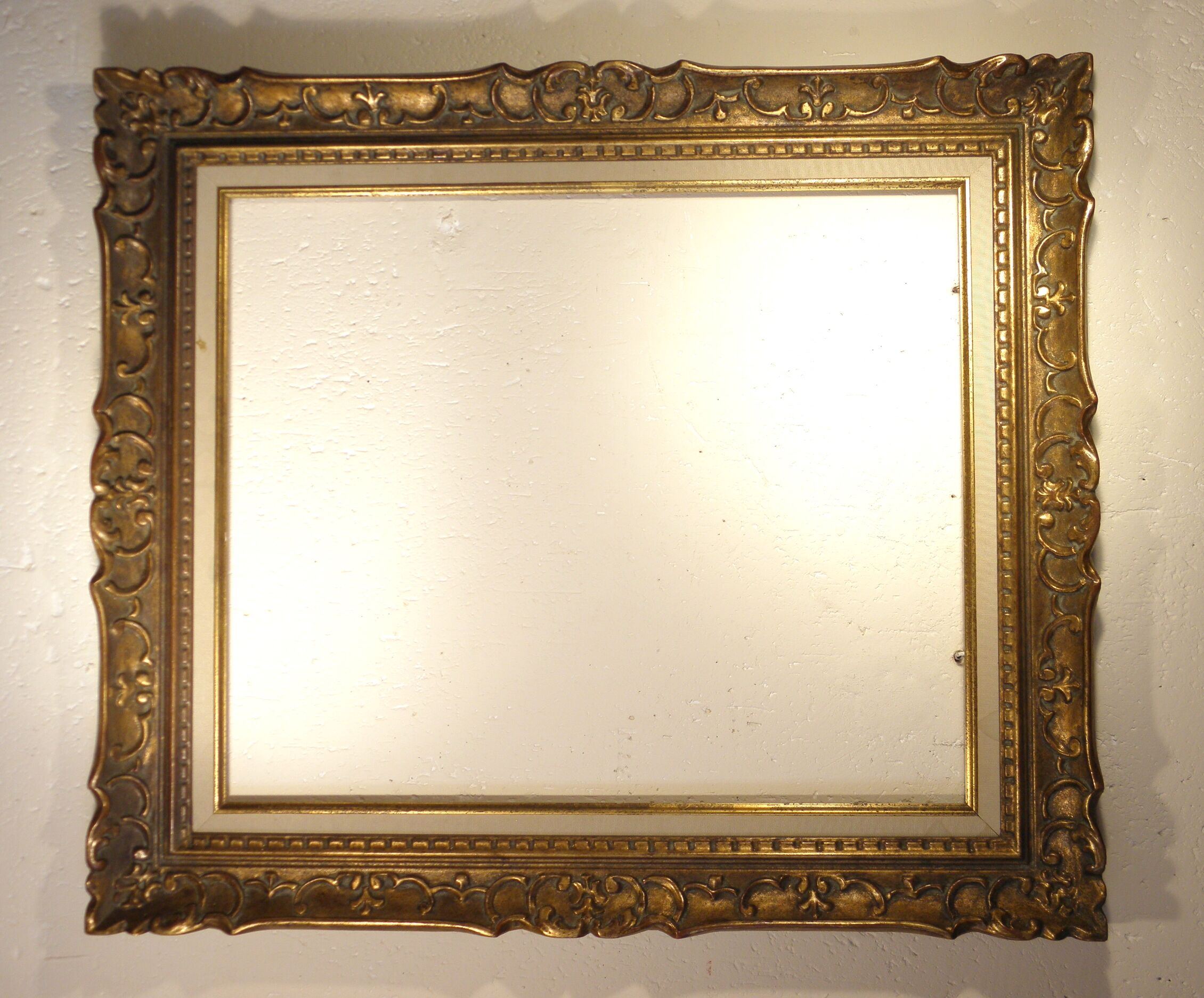 Gilded wood frame 85 x 74 cm