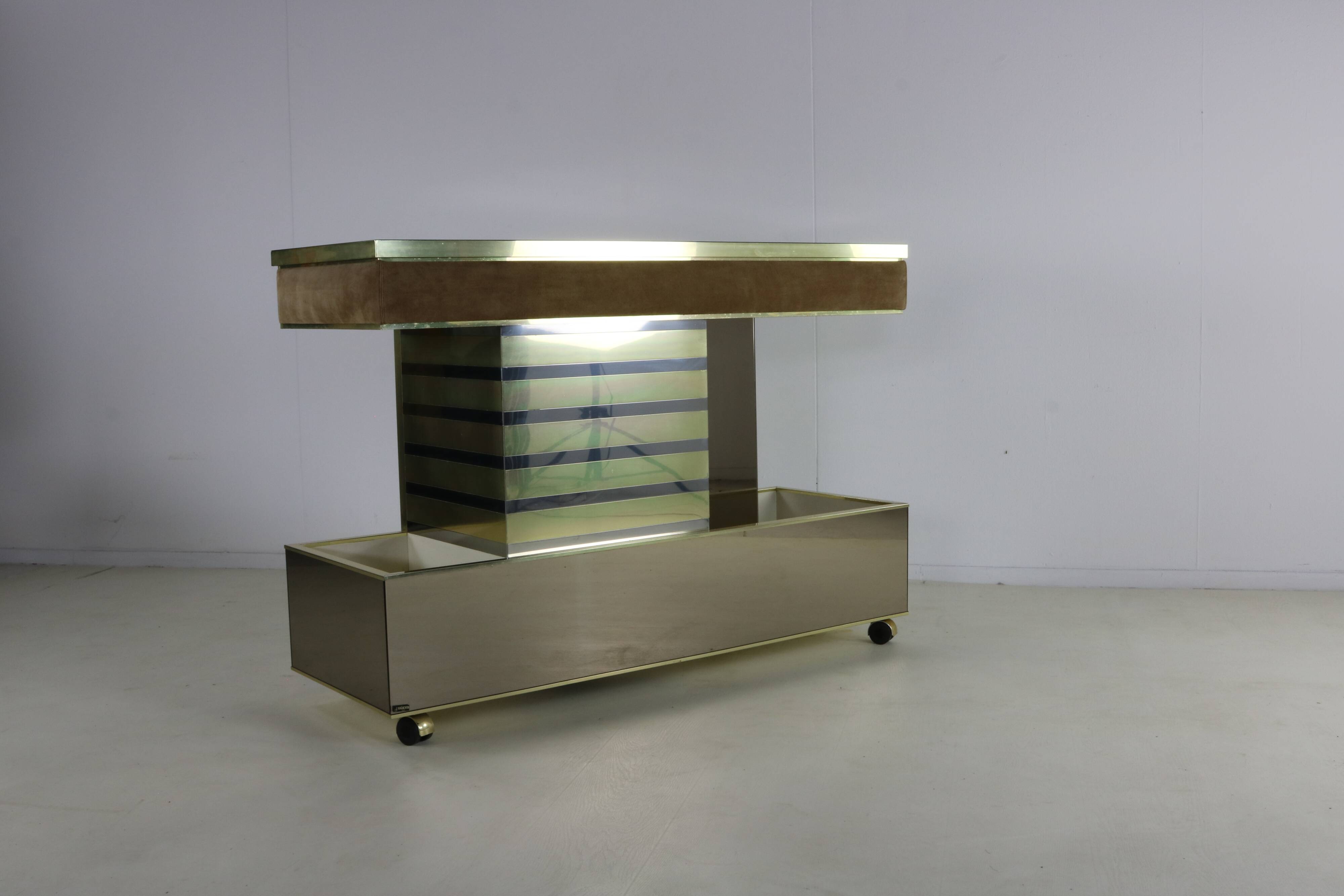 Seventies design bar cabinet by Harvey Guzzini for Stilglass Donati