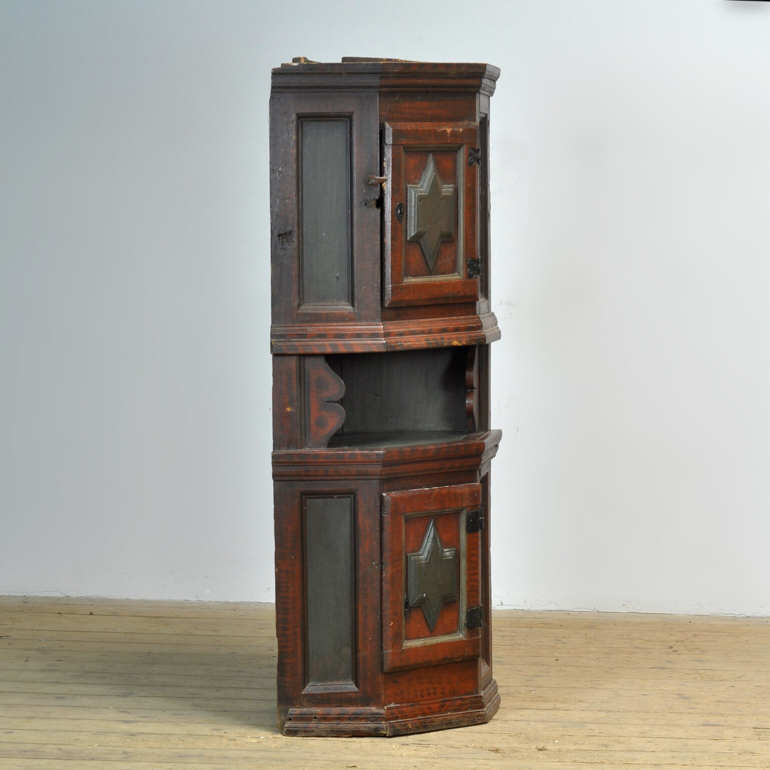 Swedish Farmhouse Corner Cabinet, 1817
