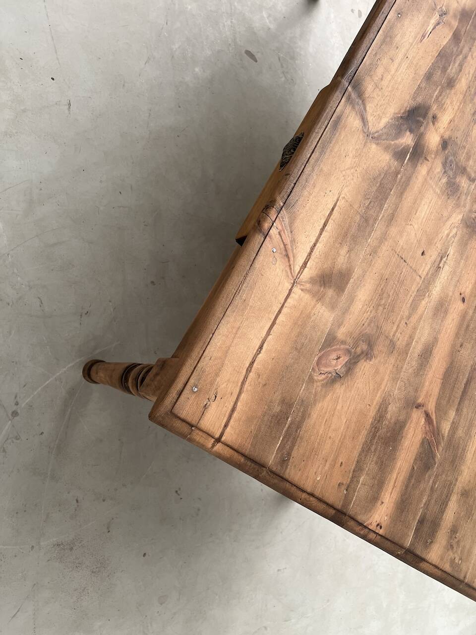 Antique farm table from the 1950s, with 3 drawers and turned legs