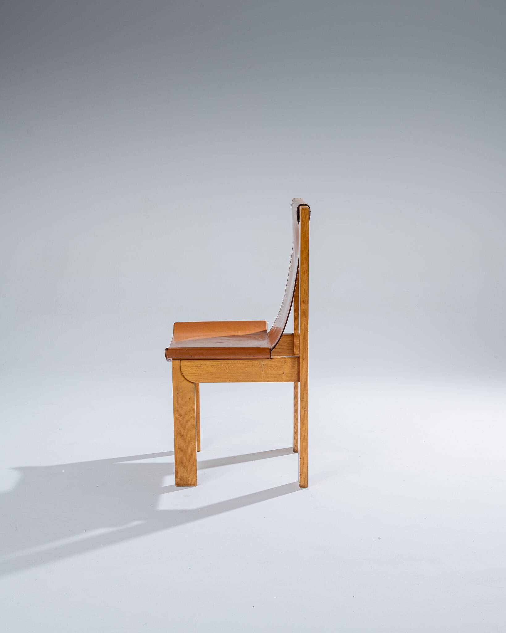 Elm and leather chair, Luigi Gorgoni, 1970s