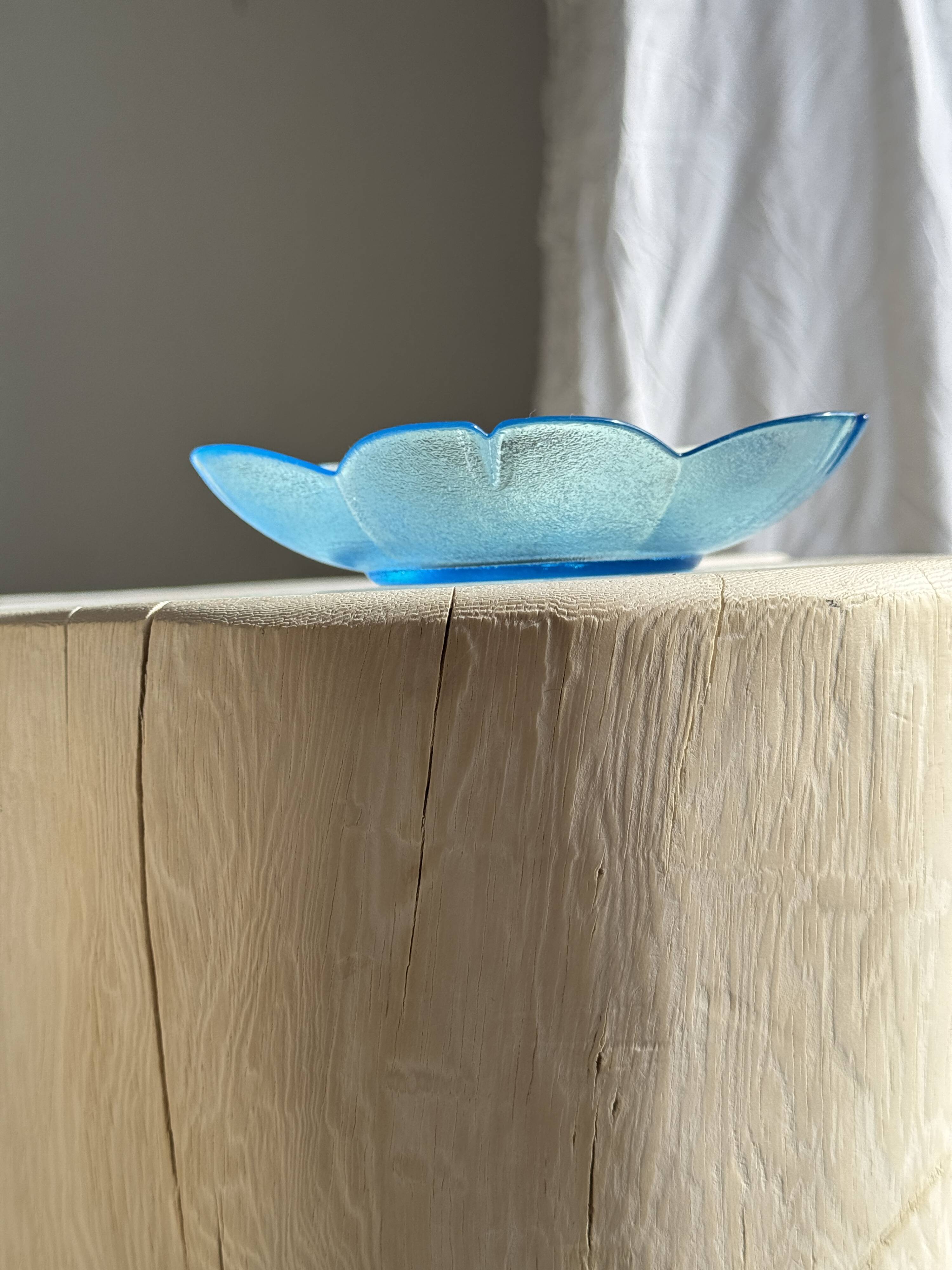 6 vintage flower-shaped bowls, XVM brand on the bottom