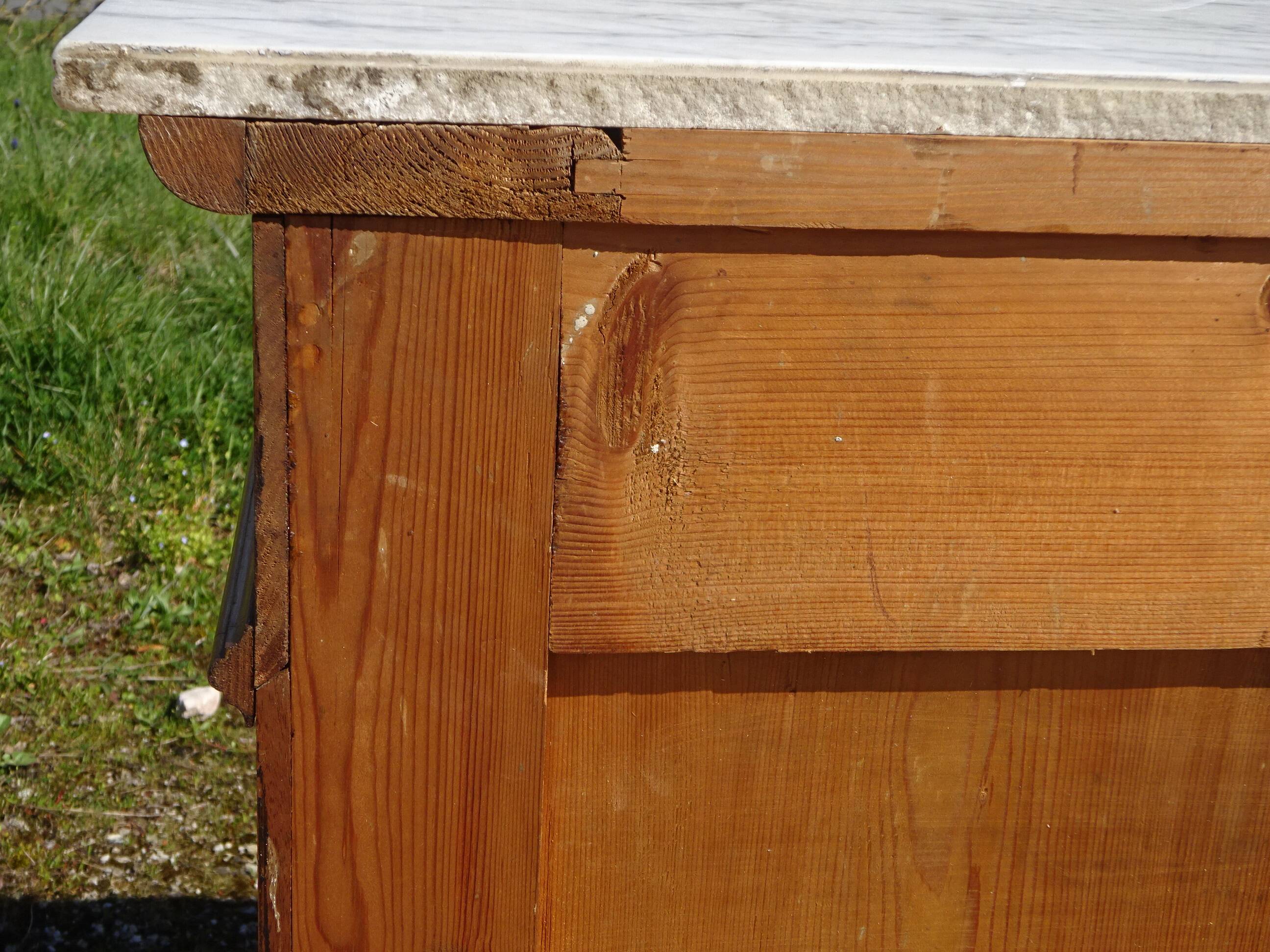 Ancienne commode Louis Philippe en noyer marbre blanc
