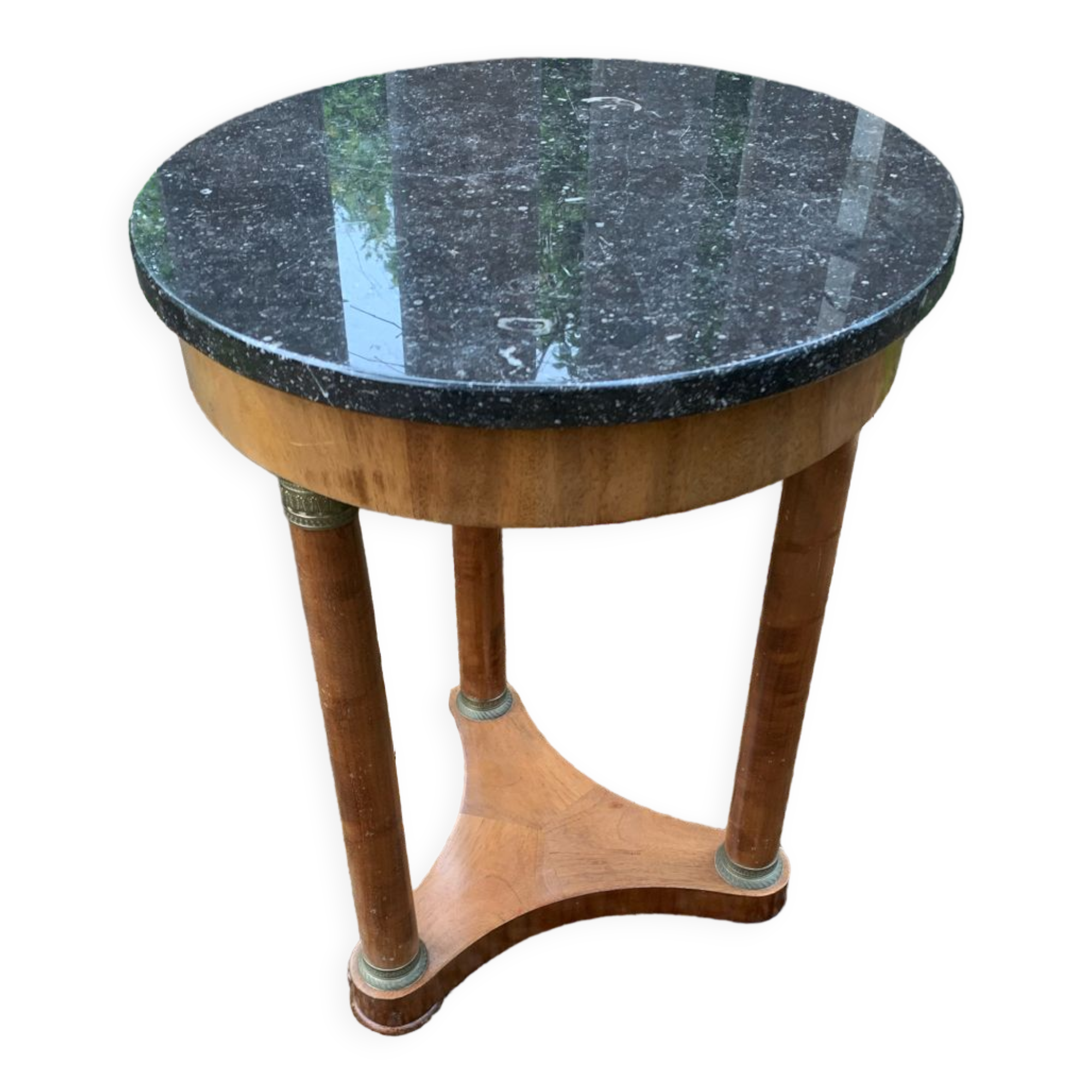 Gueridon in walnut bramble