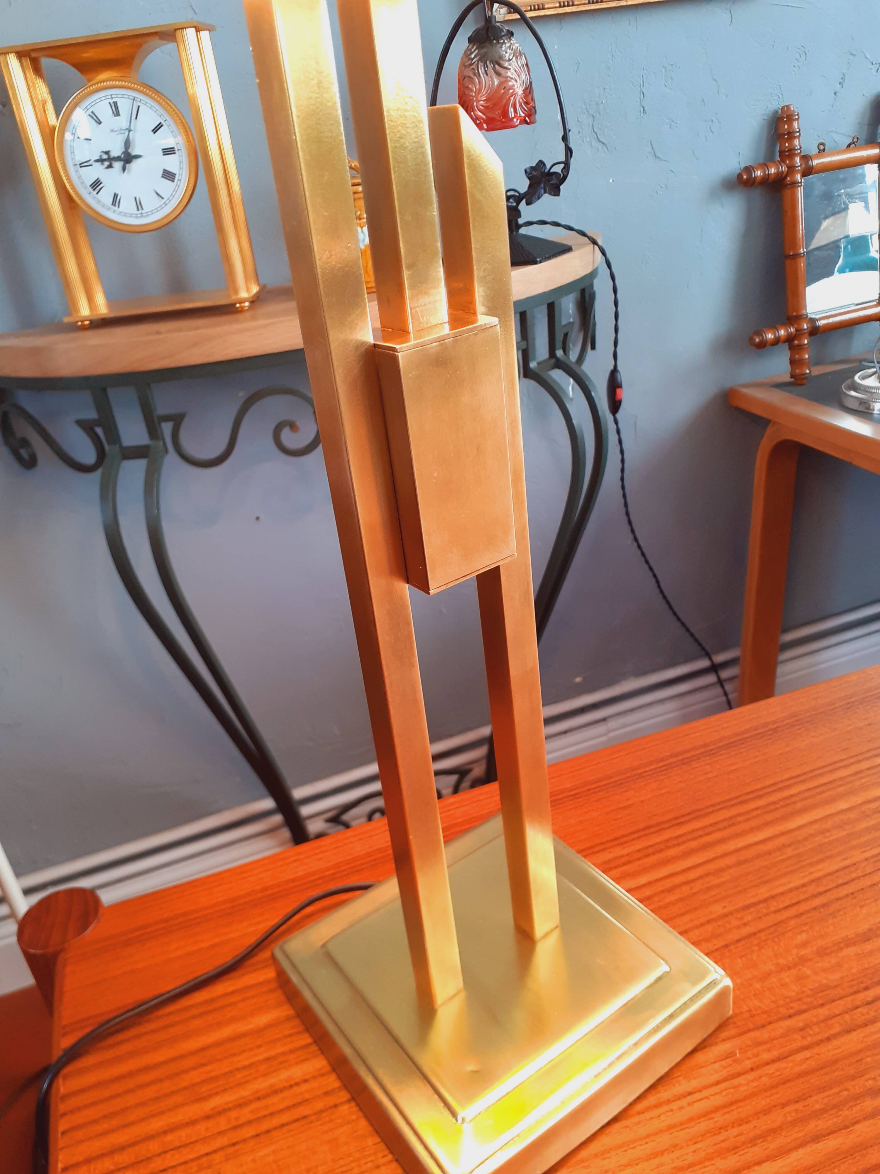 Lampe à poser dite " Gratte-ciel" en laiton année 70