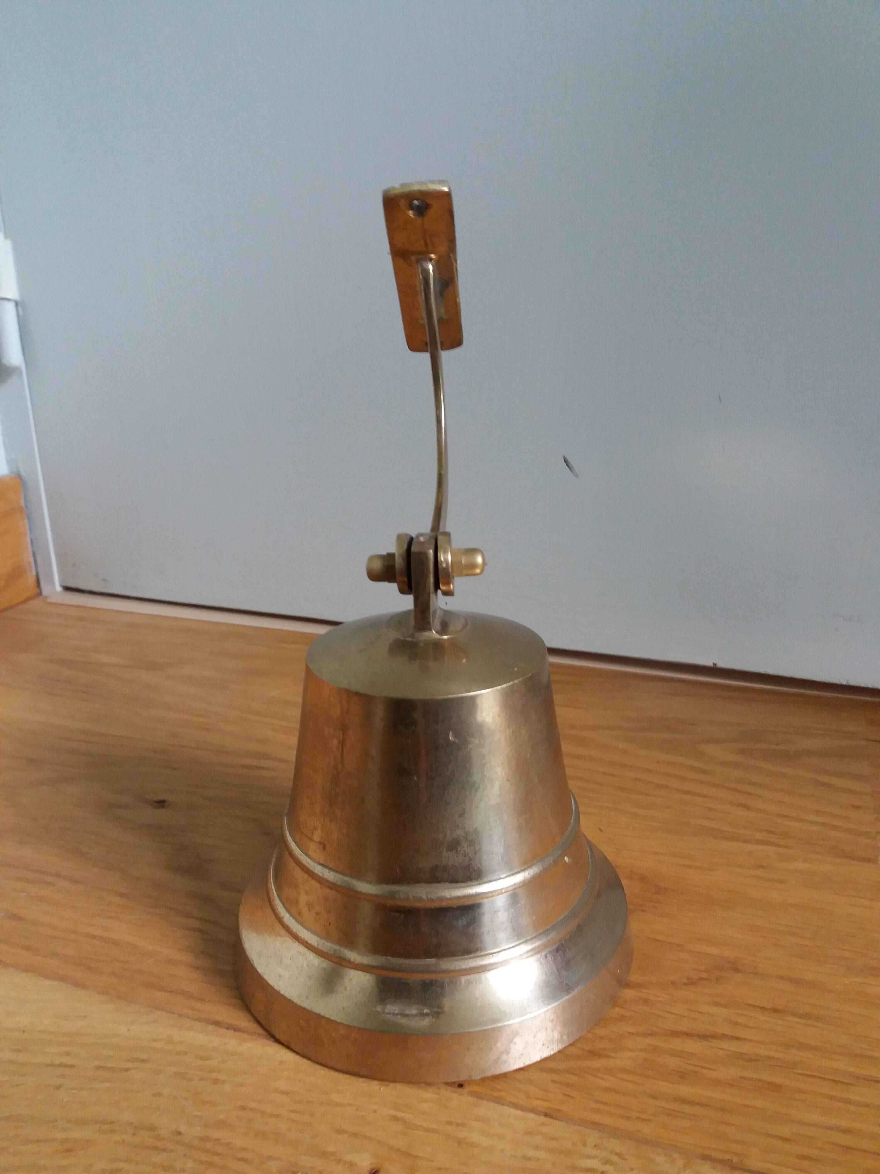 Wall entrance bell with bracket