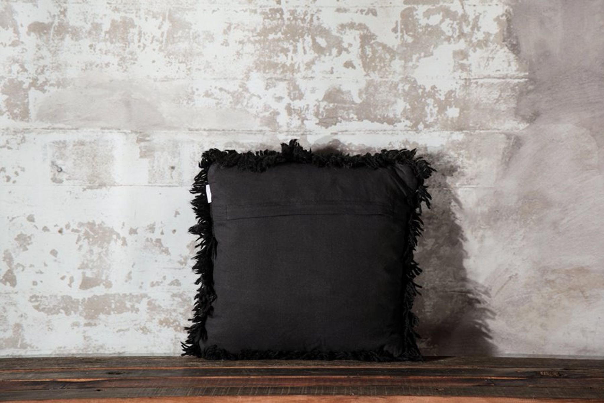 Coussin berbère noir en laine 40x40