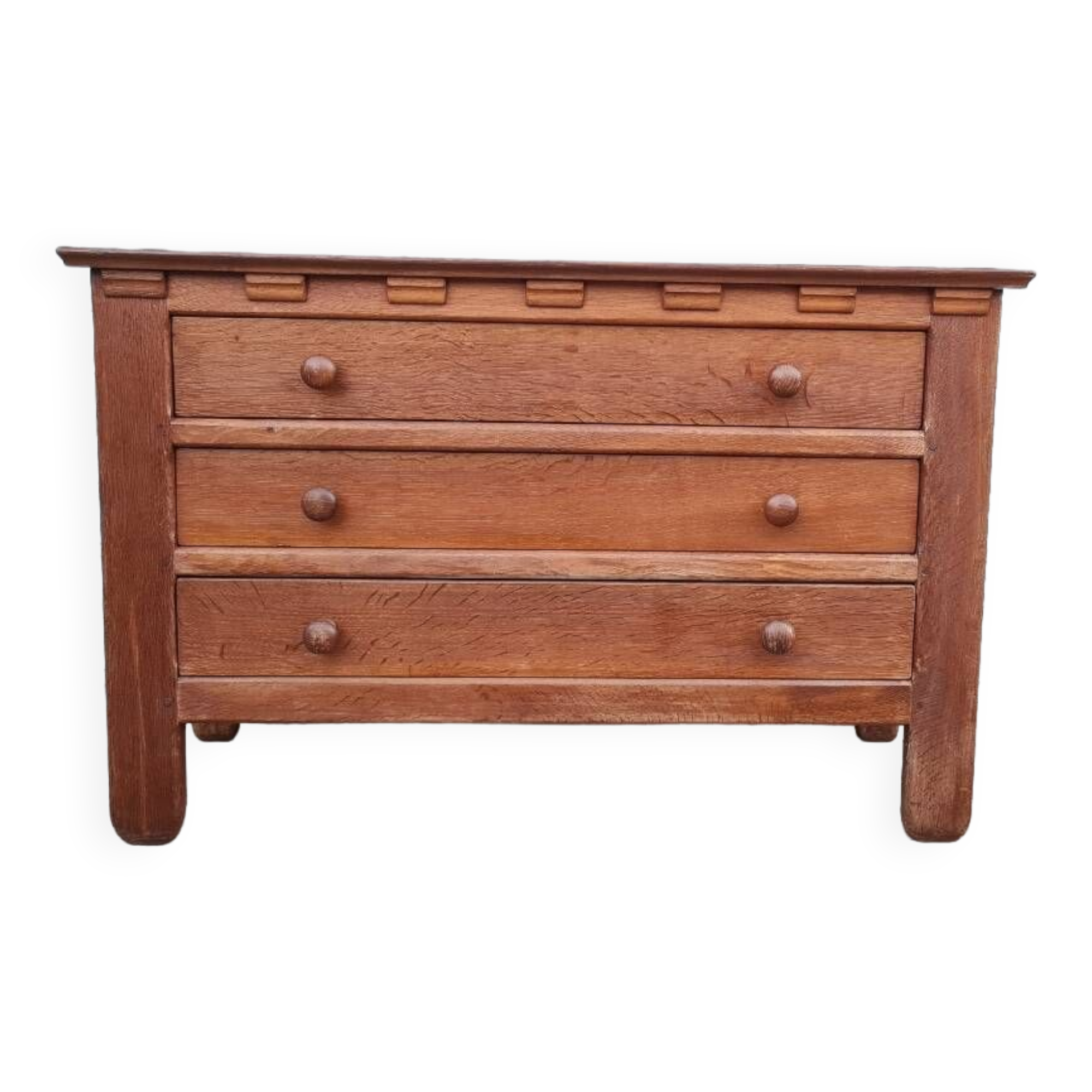 Oak chest of drawers