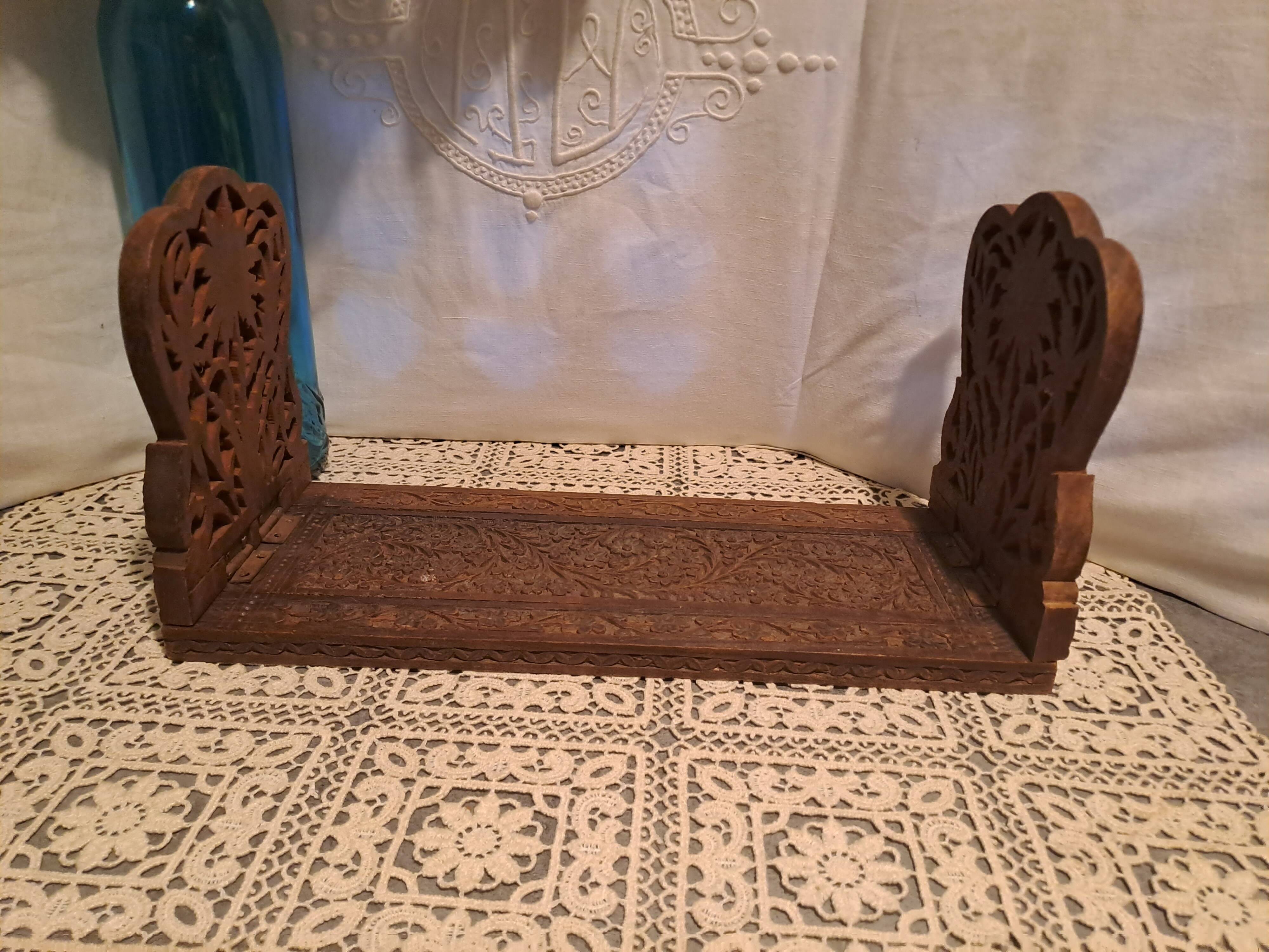 Book support to pose extendable and foldable in wood of the islands carved 1980s