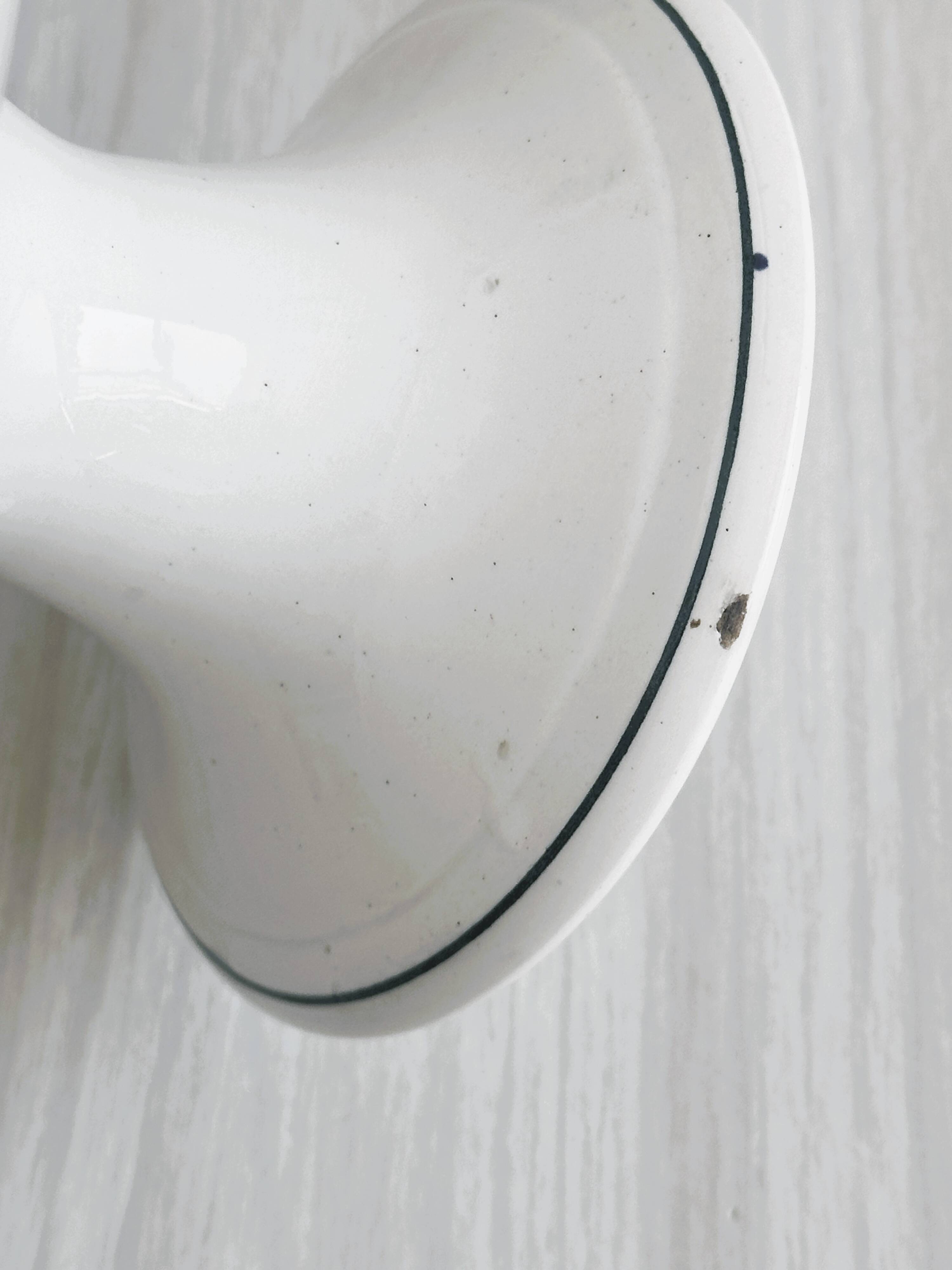 Earthenware fruit bowl on foot