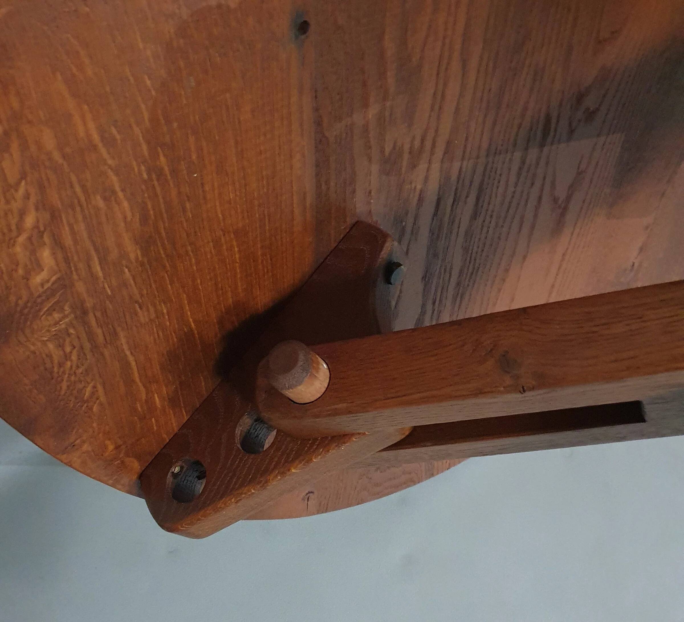 Table basse ronde en chêne, réglable en hauteur, années 1960