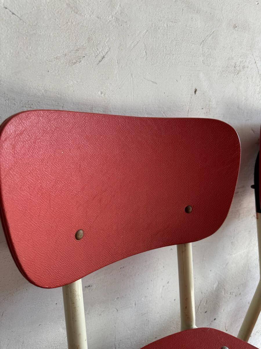 Set de 5 chaises Brabantia en contreplaqué laqué rouge et métal crème, design néerlandais des années 1960.