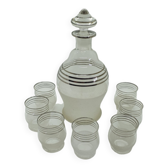 Set carafe and 7 shot glasses in granite glass and silver edging