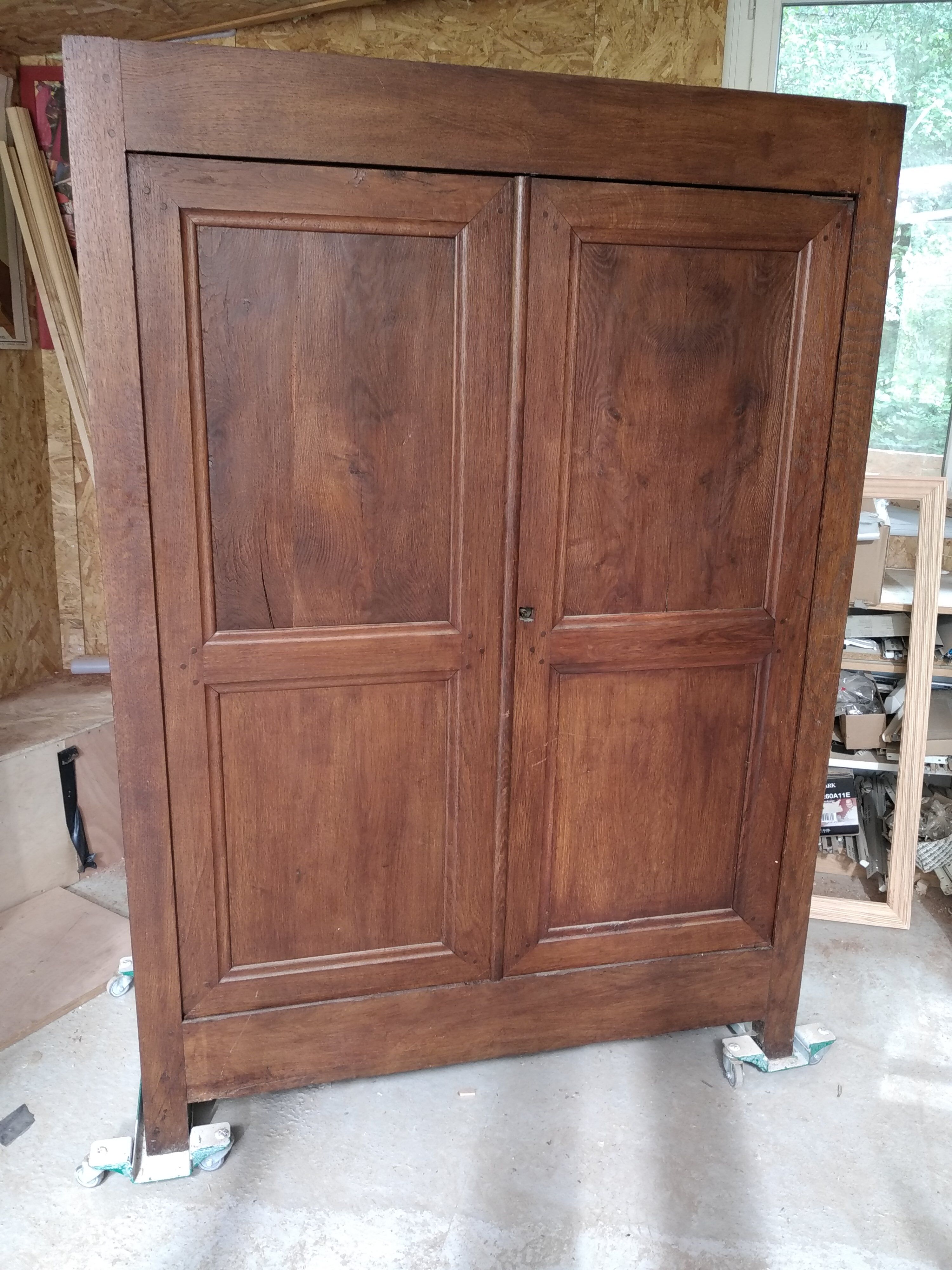 Cabinet entrance