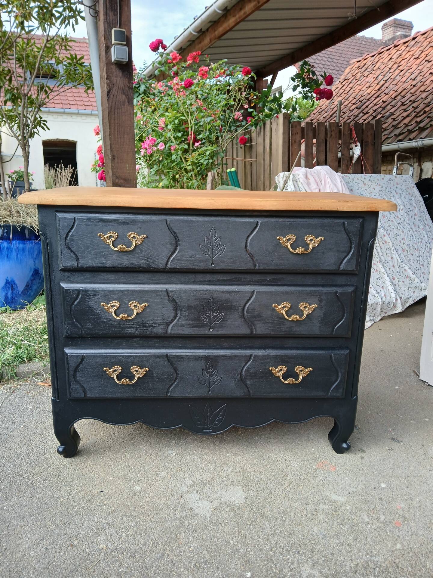 Chest of drawers
