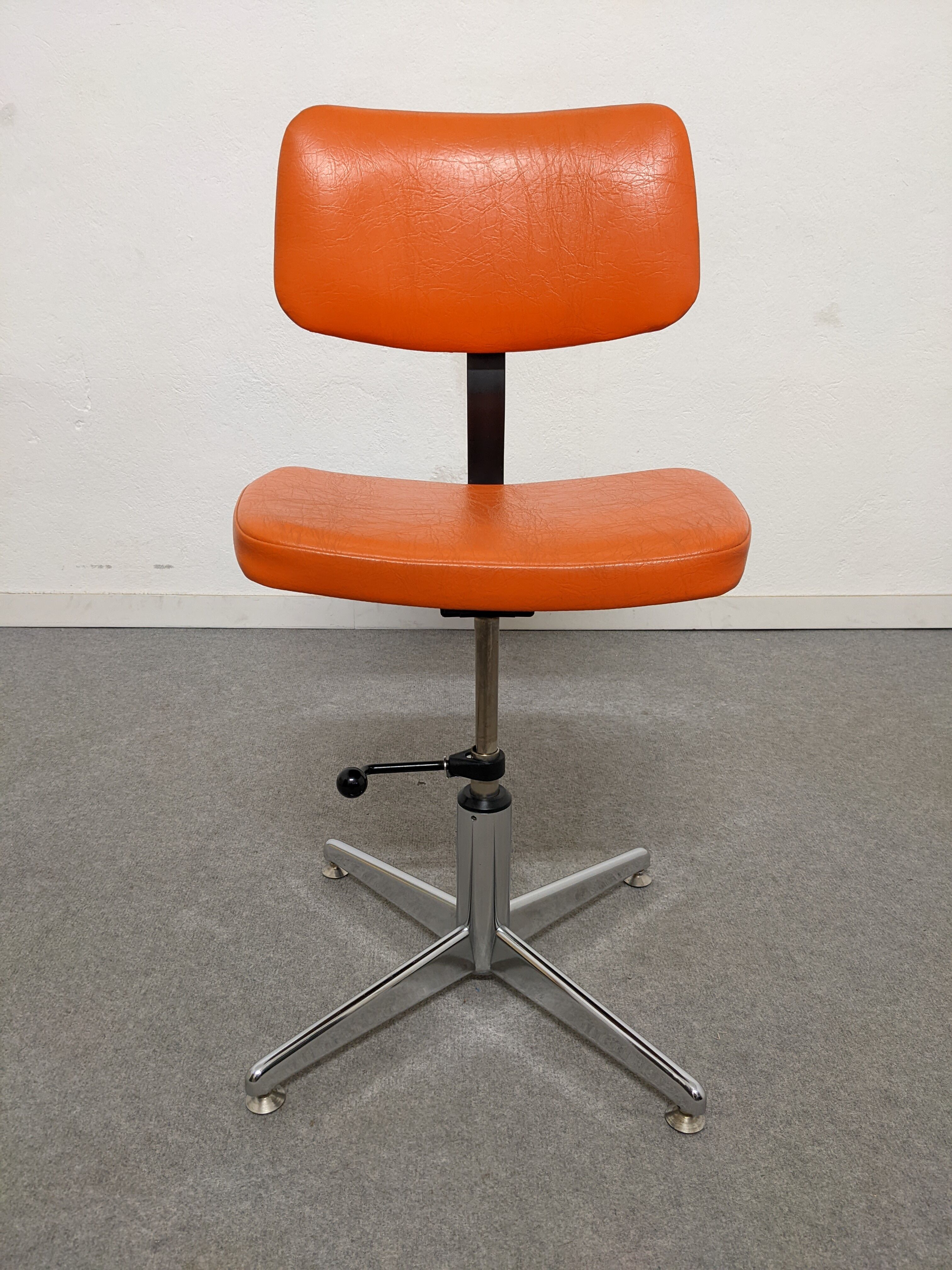 Swivel office chair from the 60s/70s