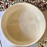 Washbasin and toilet jug in Sarreguemines earthenware.