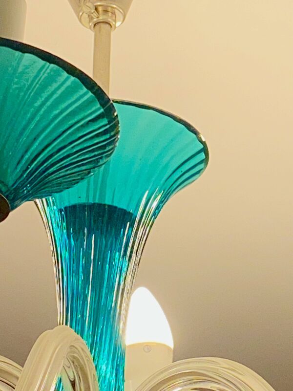 Lustre en cristal et cristal coloré – travail artisanal Baccarat