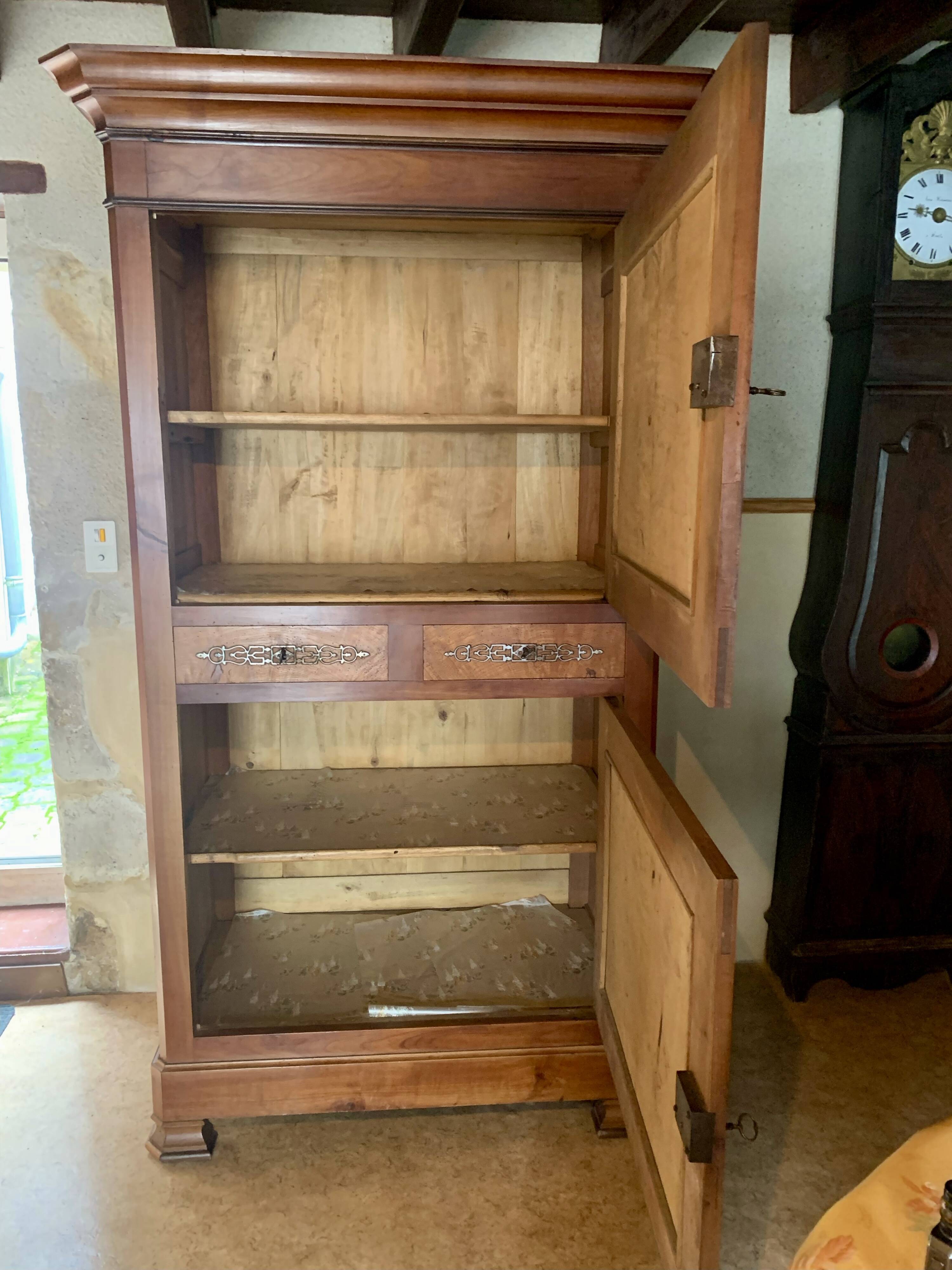 Standing man Louis Philippe