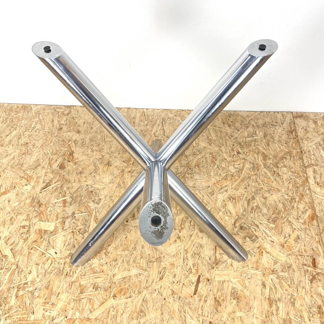 Table à manger Mid-Century par Roche Bobois.