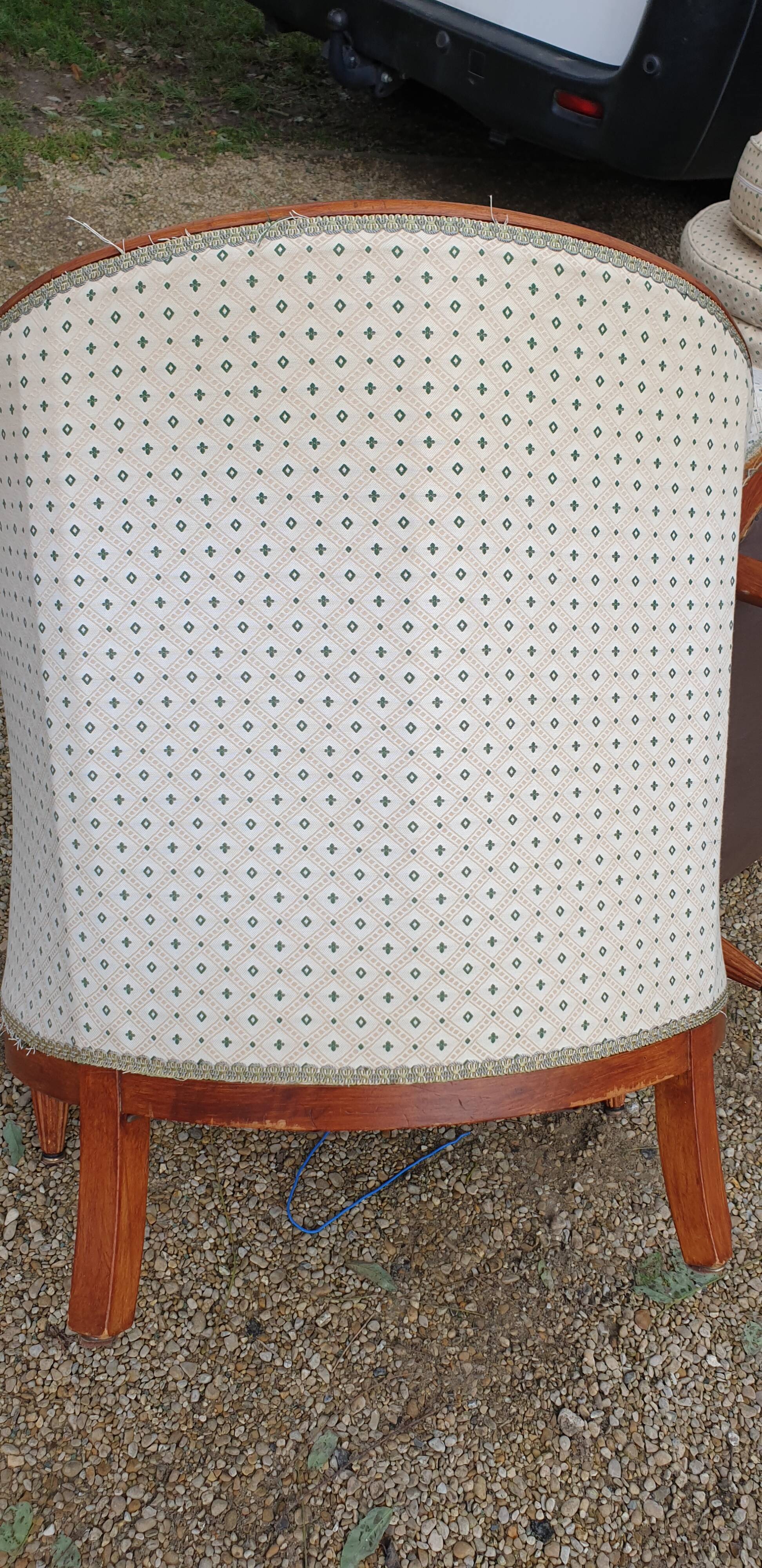 Paire de fauteuils et pouf Louis XVI