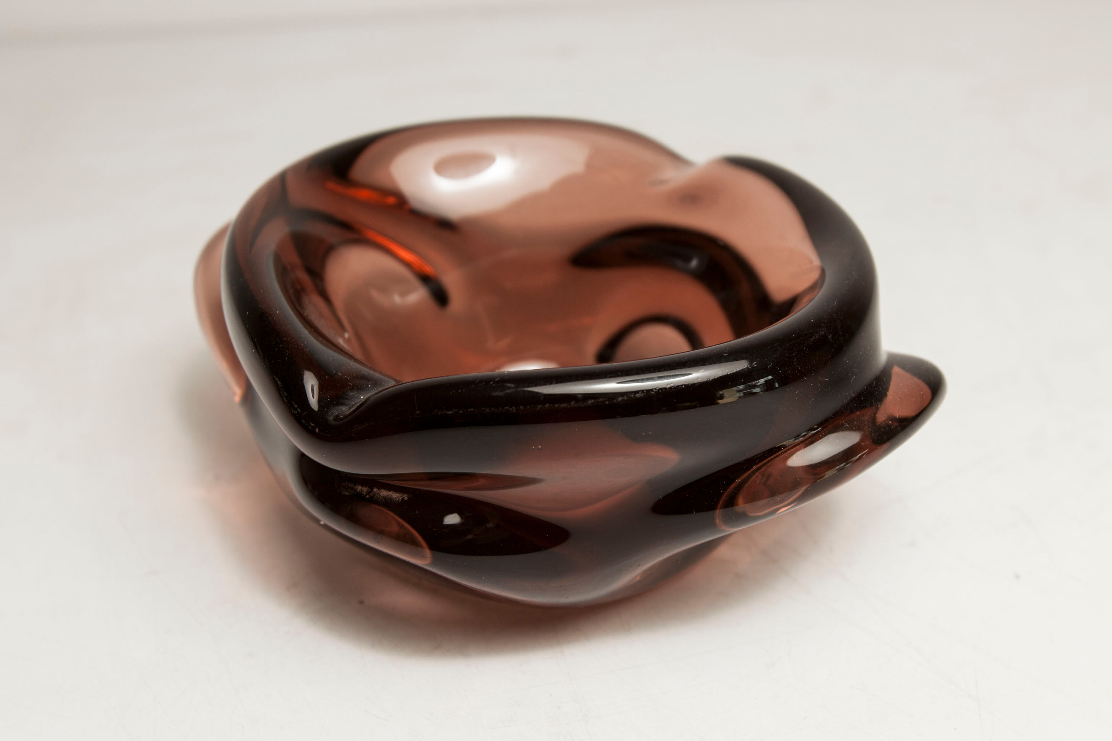 Cendrier Murano rond forme atypique violet rose 1950