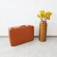 Valise de couleur cognac, valise dure