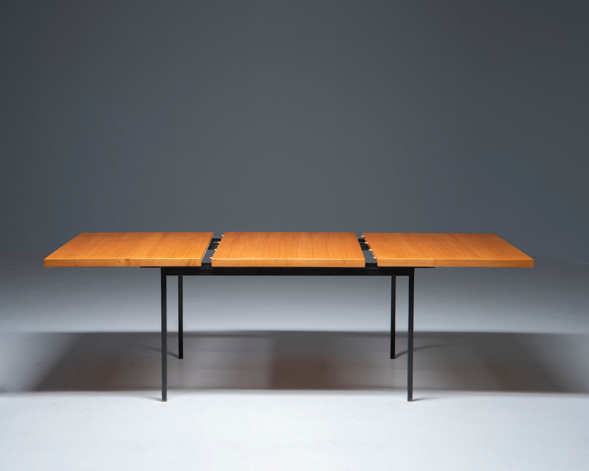 'No. 413' Extendable Dining Table in ash wood, Fred Ruf for Knoll Int., 1960's