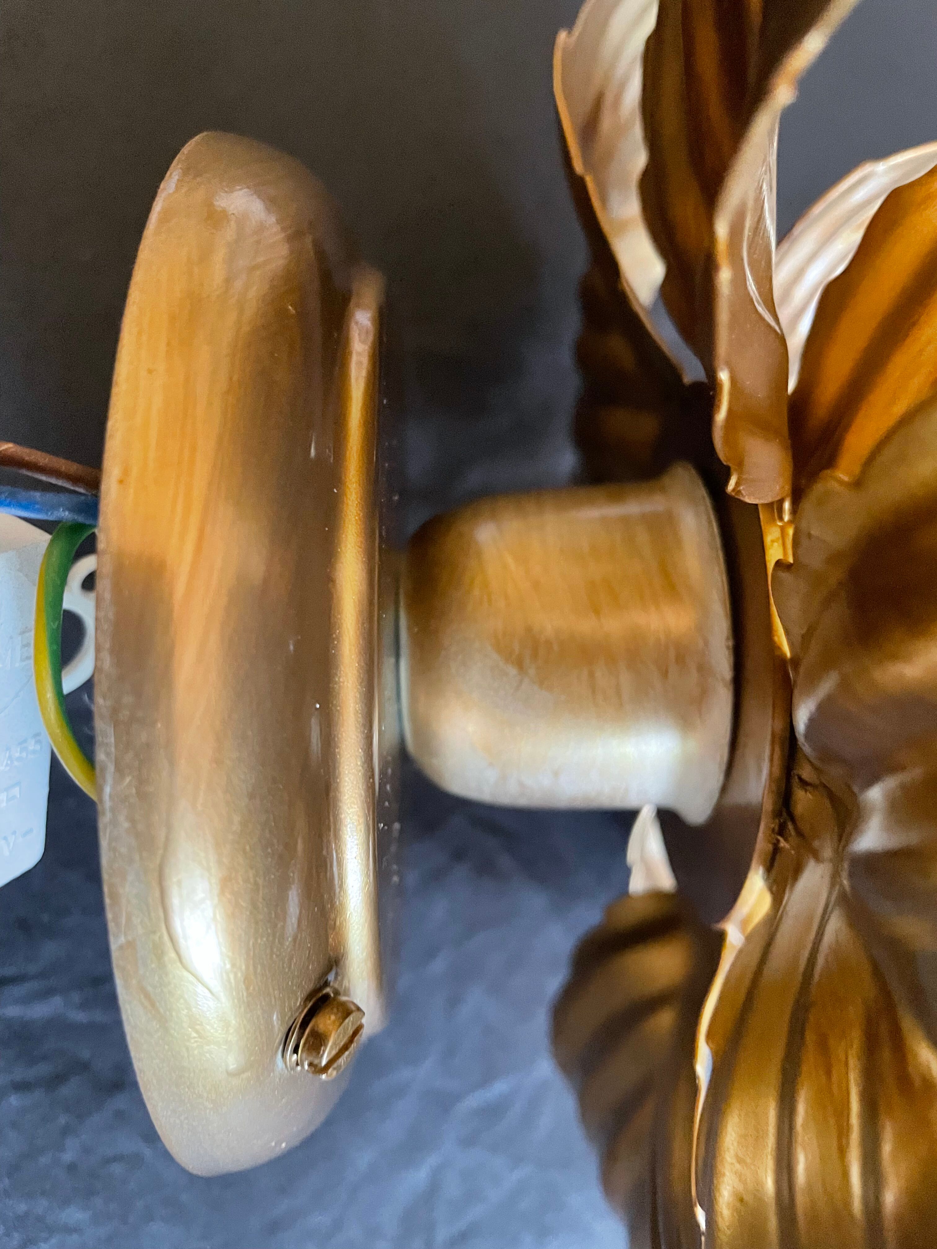 Wall lamp or ceiling lamp golden flower