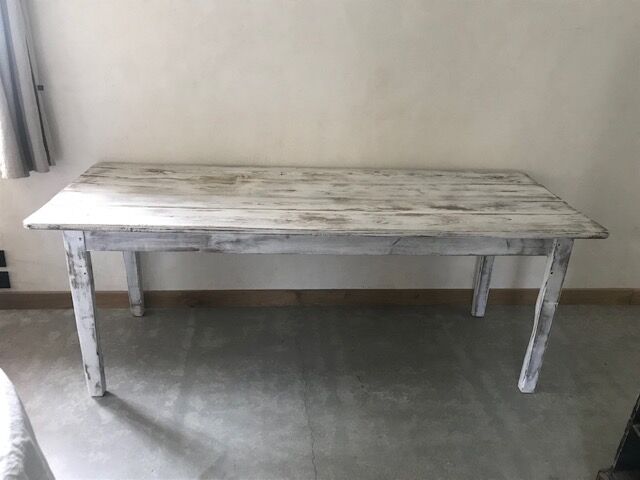 White patinated farmhouse table