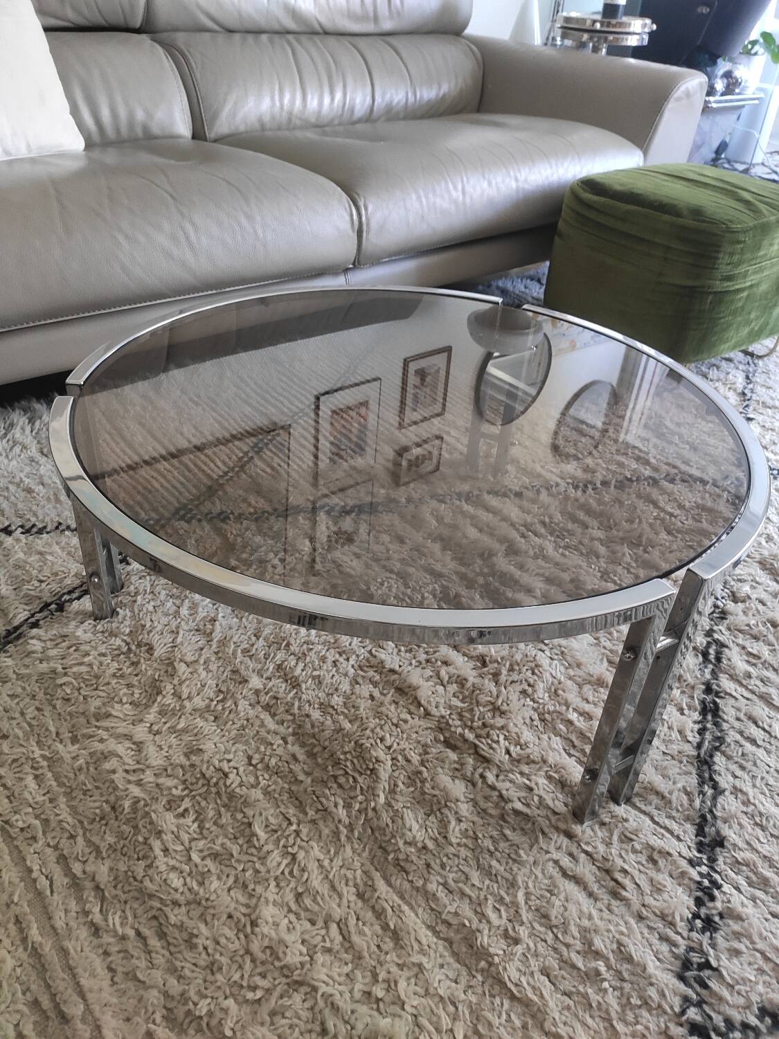 Round coffee table in smoked glass with chrome legs