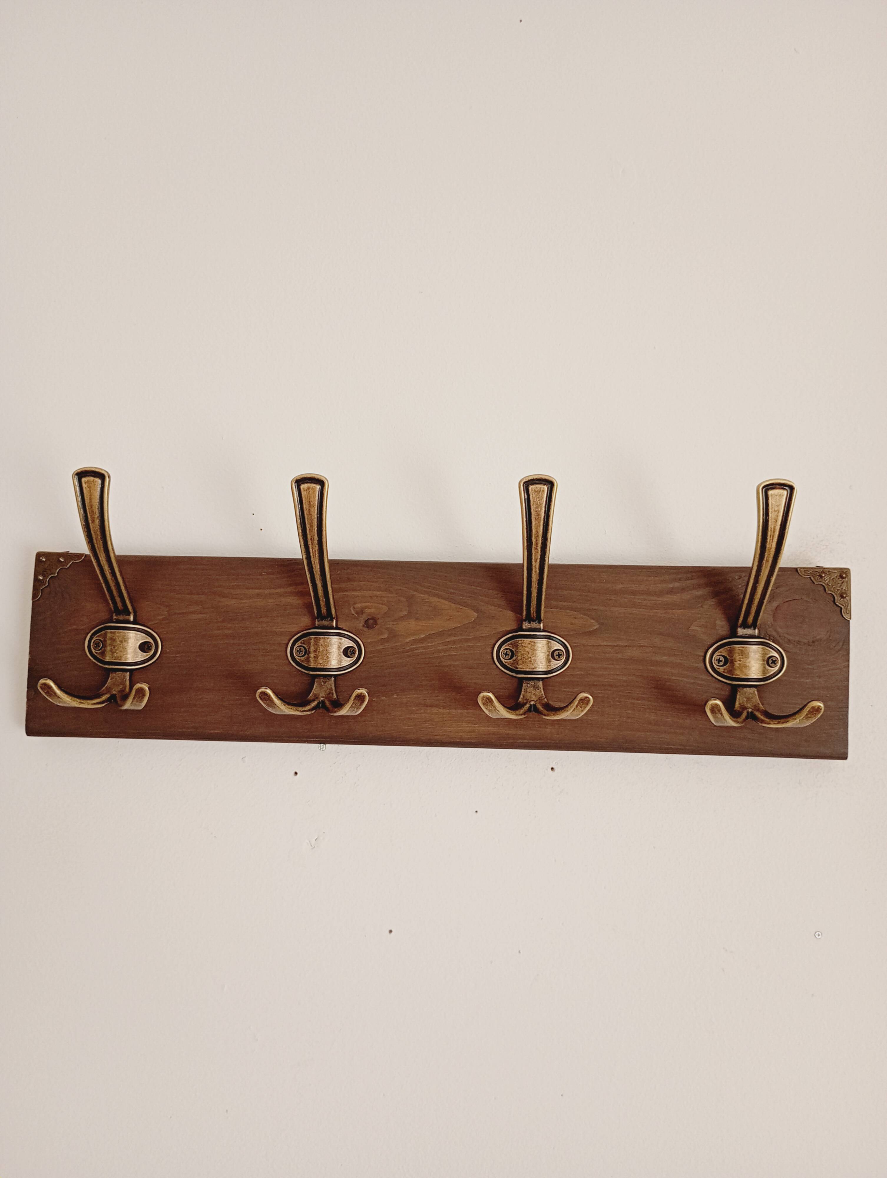 Rustic style wall coat rack – 50 cm – 4 metal hooks – Stained wood