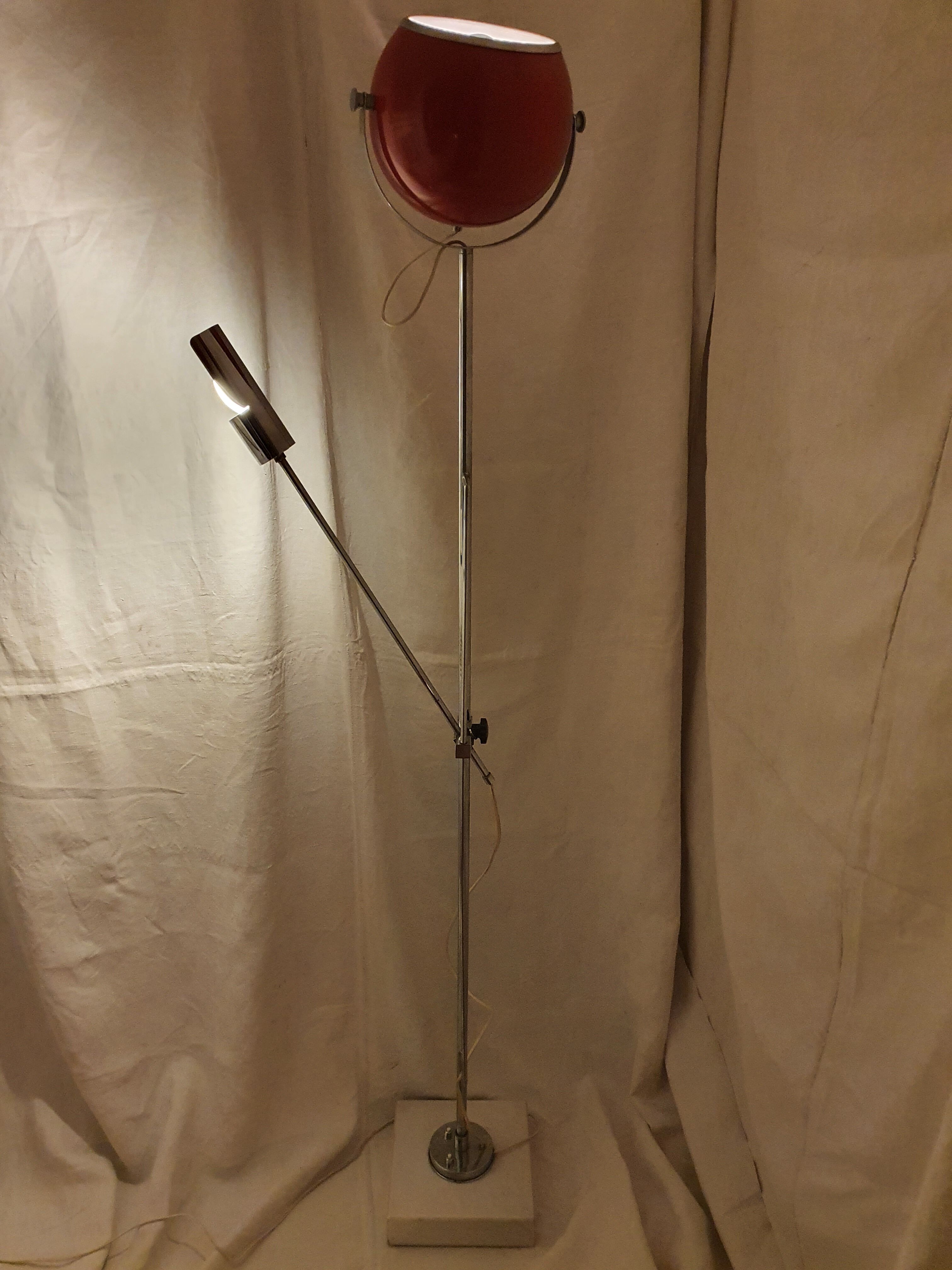 Lampadaire design italien avec liseuse