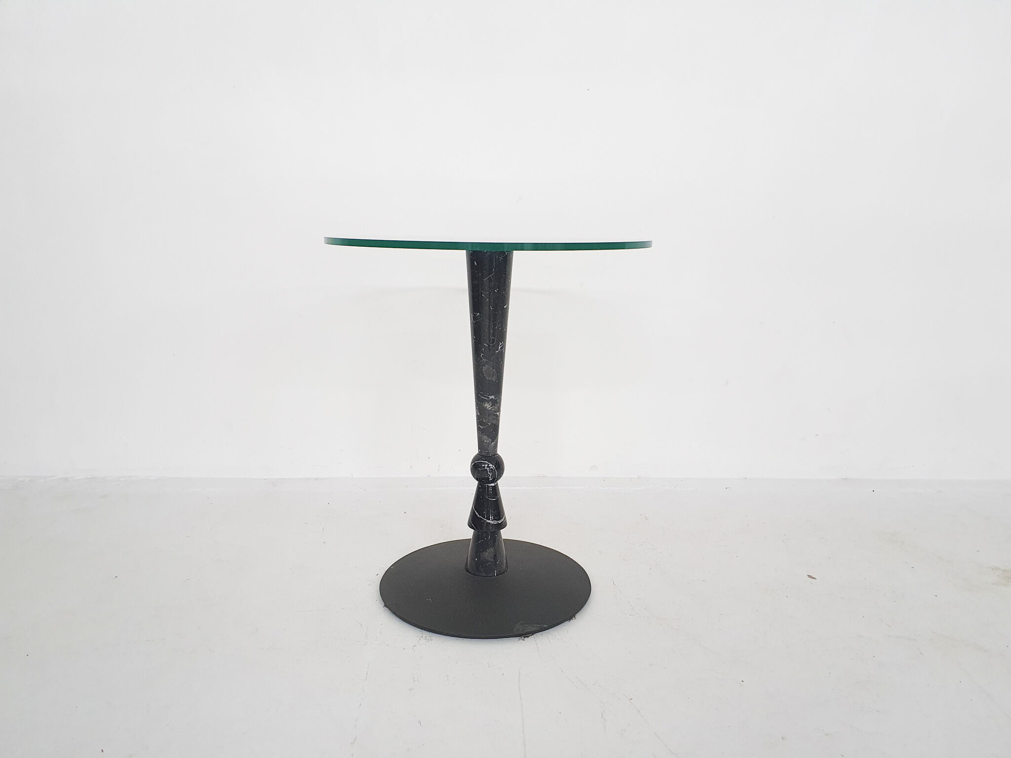Round marble and glass side table, Italy 1980