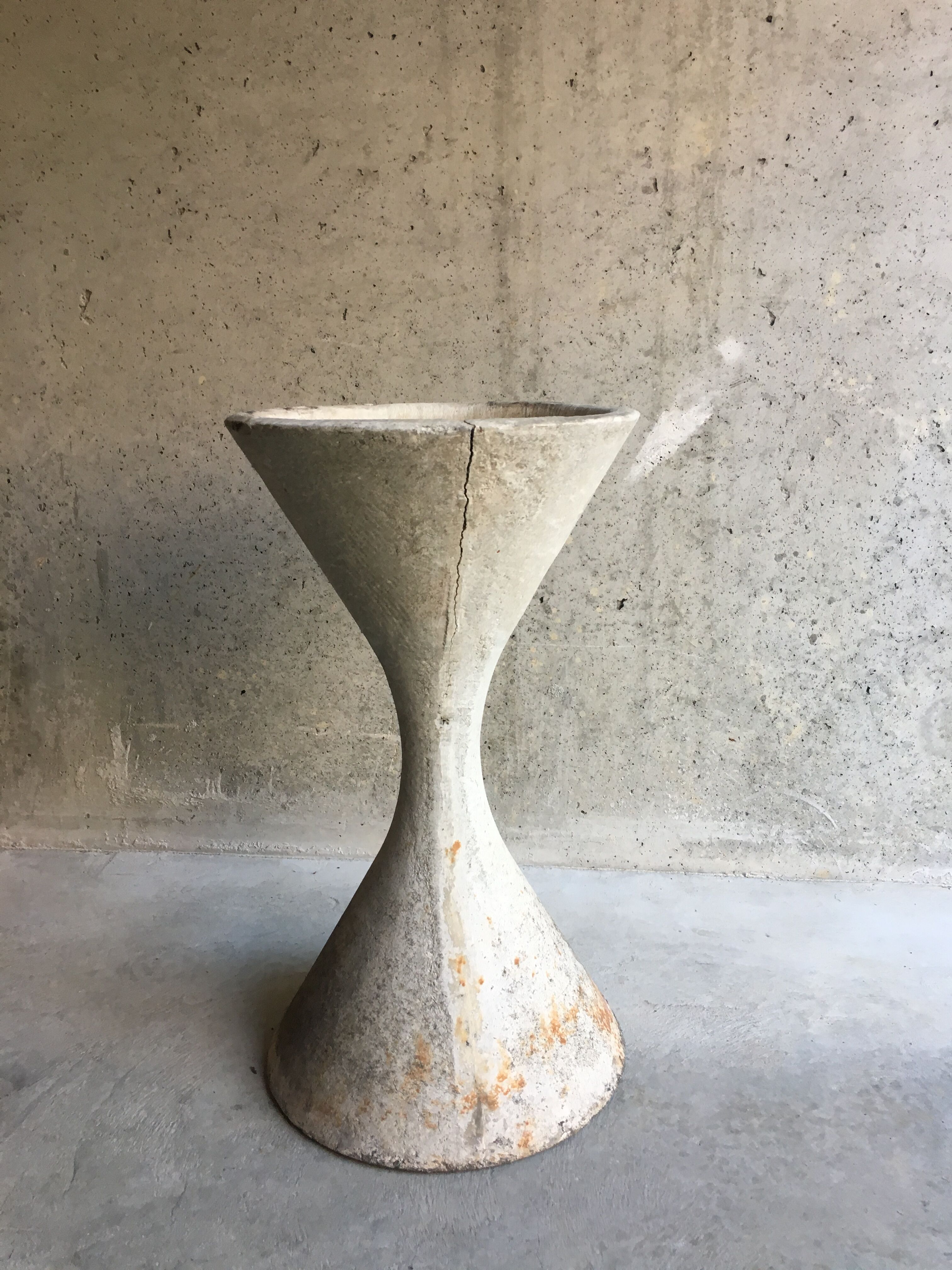 Planter diabolo  by Anton Bee and Willy Guhl to Eternit