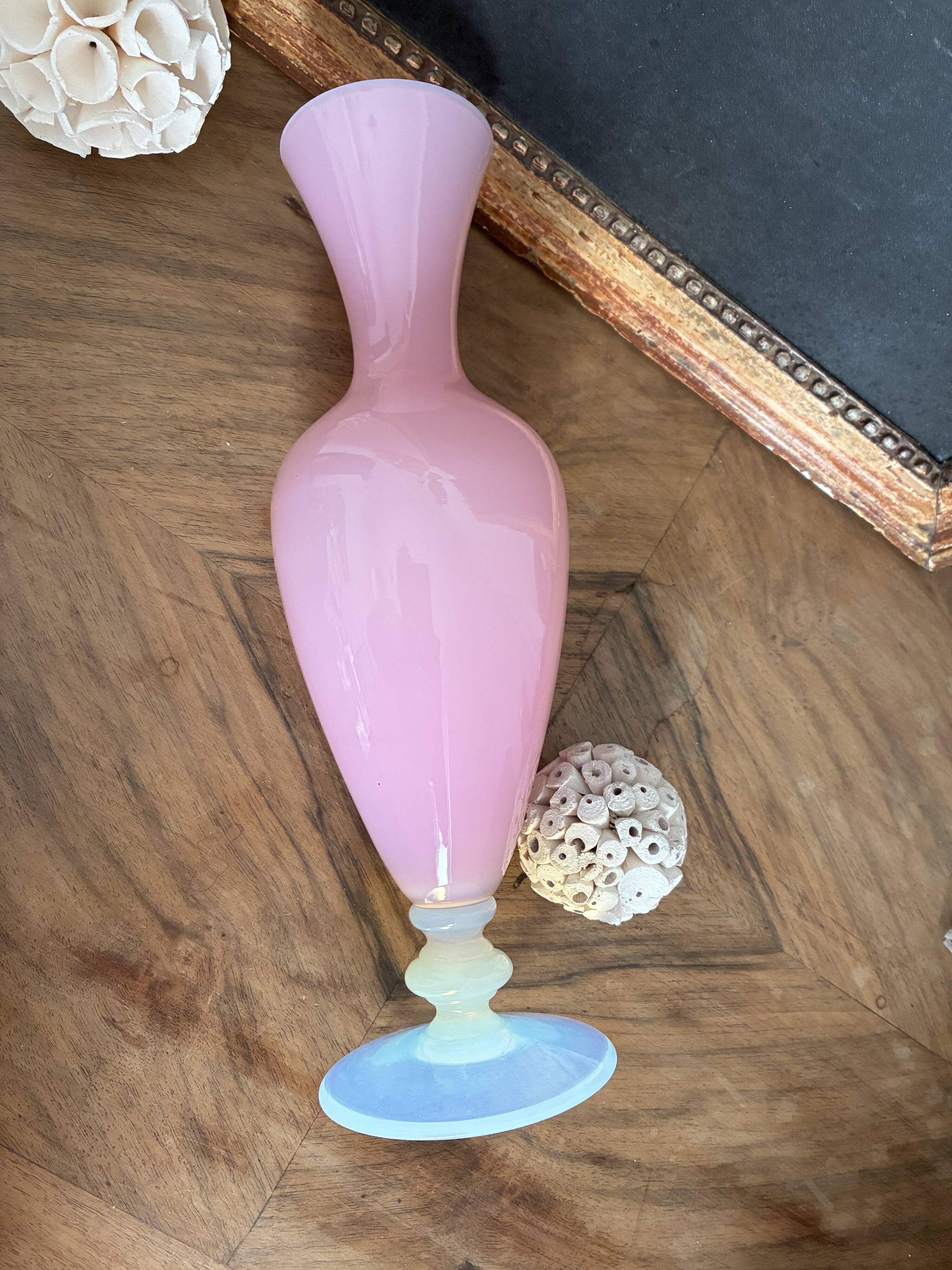 Vase en opaline rose