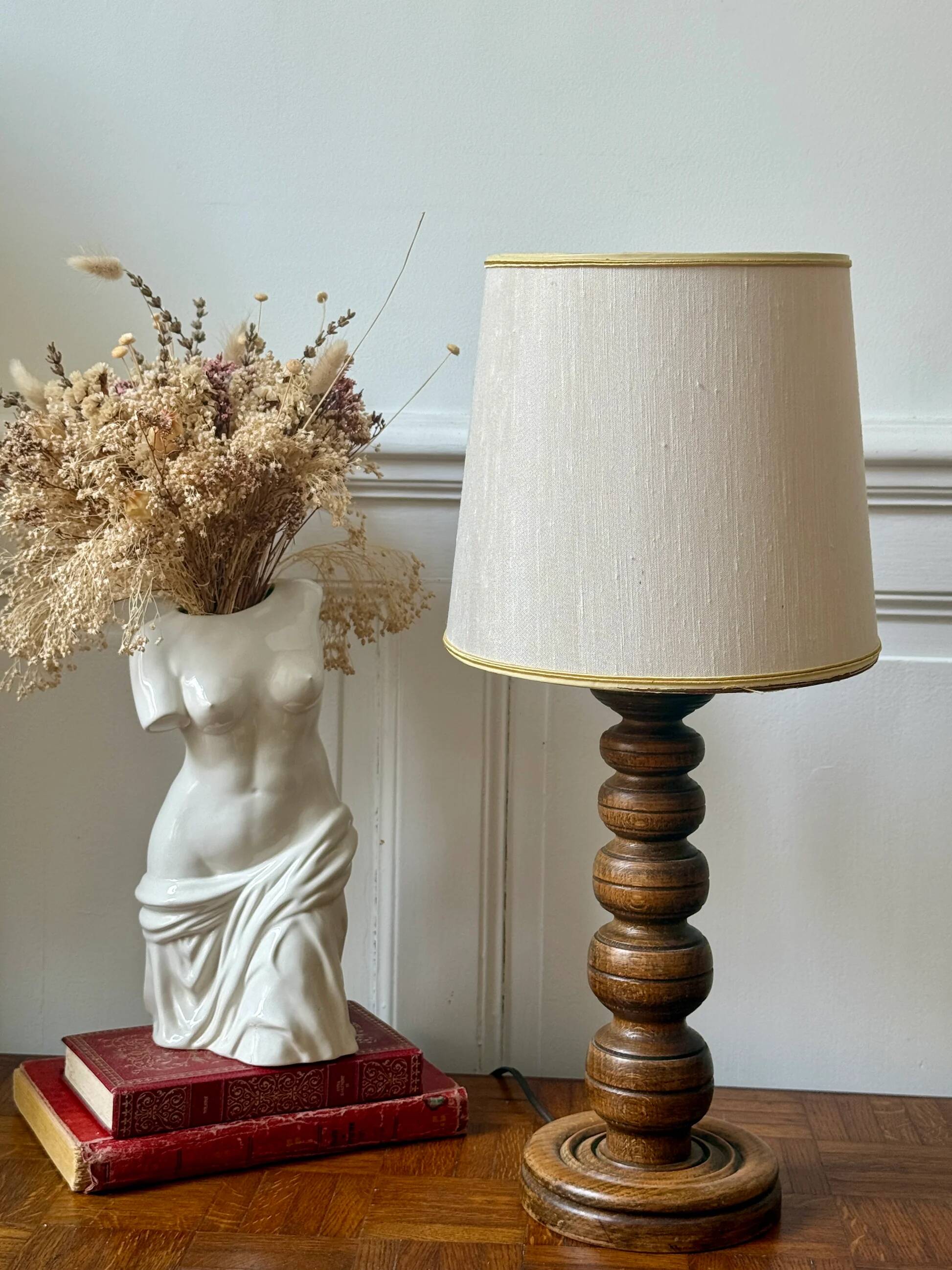 Pied de lampe en bois tourné